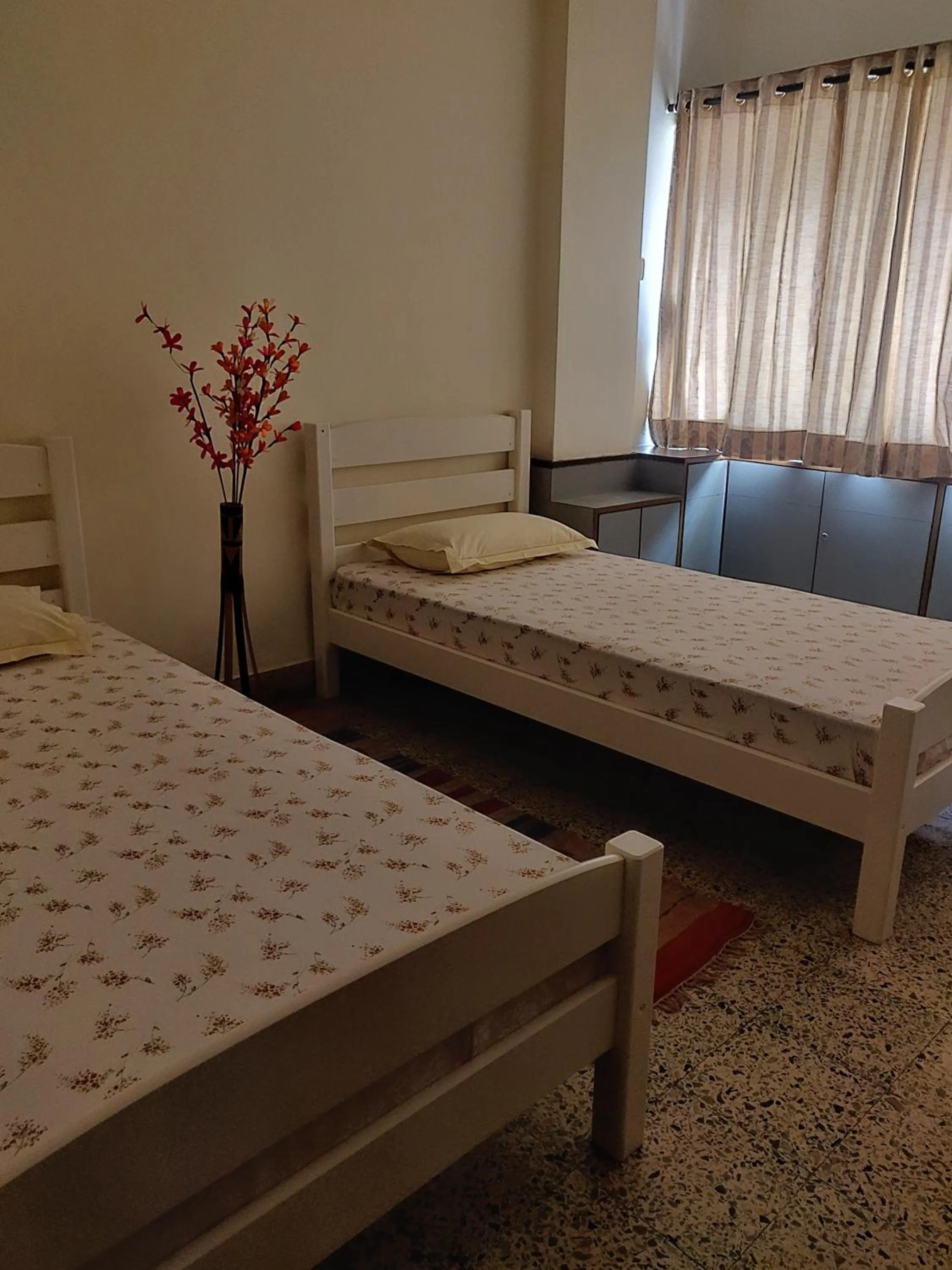 Bed in Raahgir