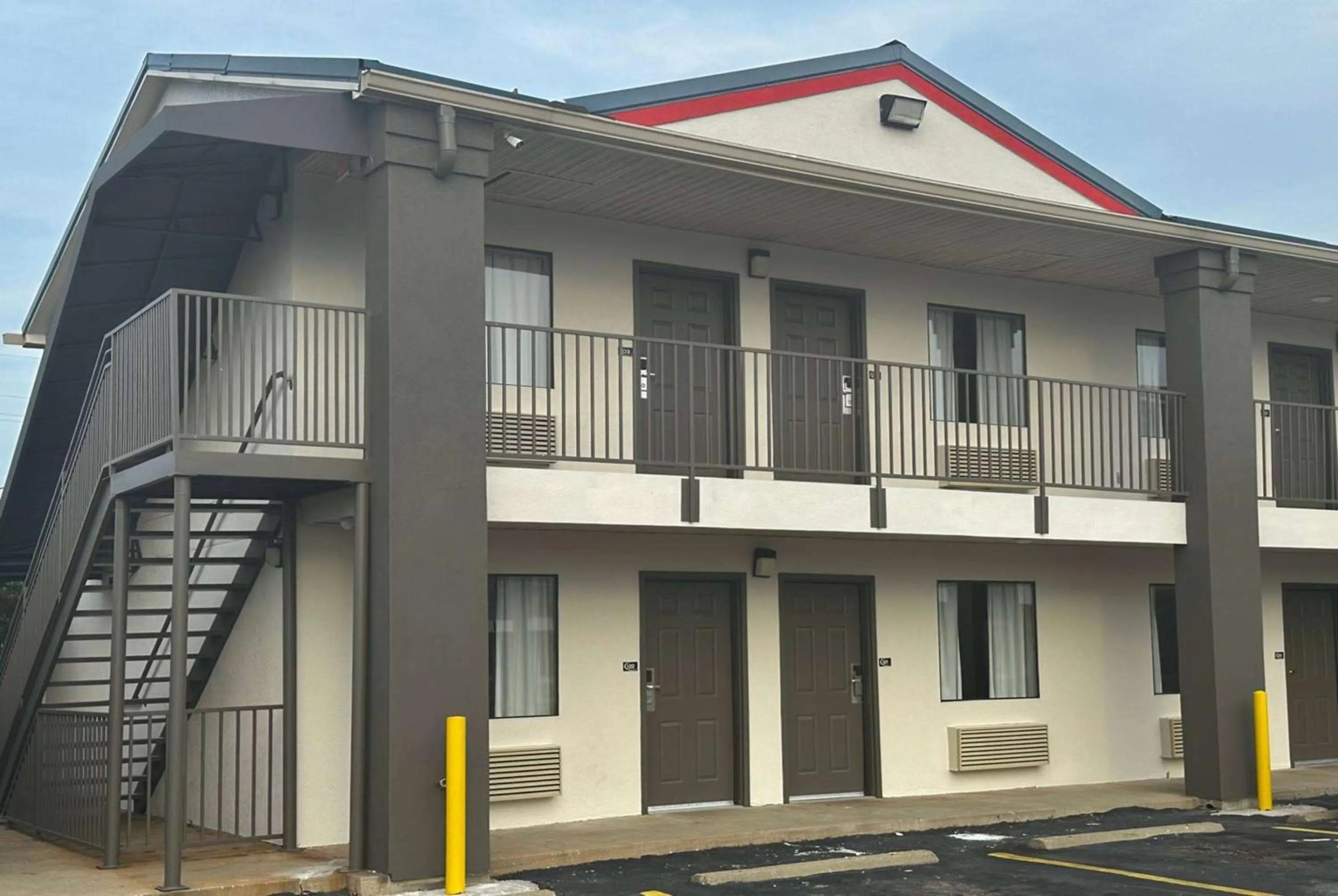 Property building in Super 8 by Wyndham Monroe