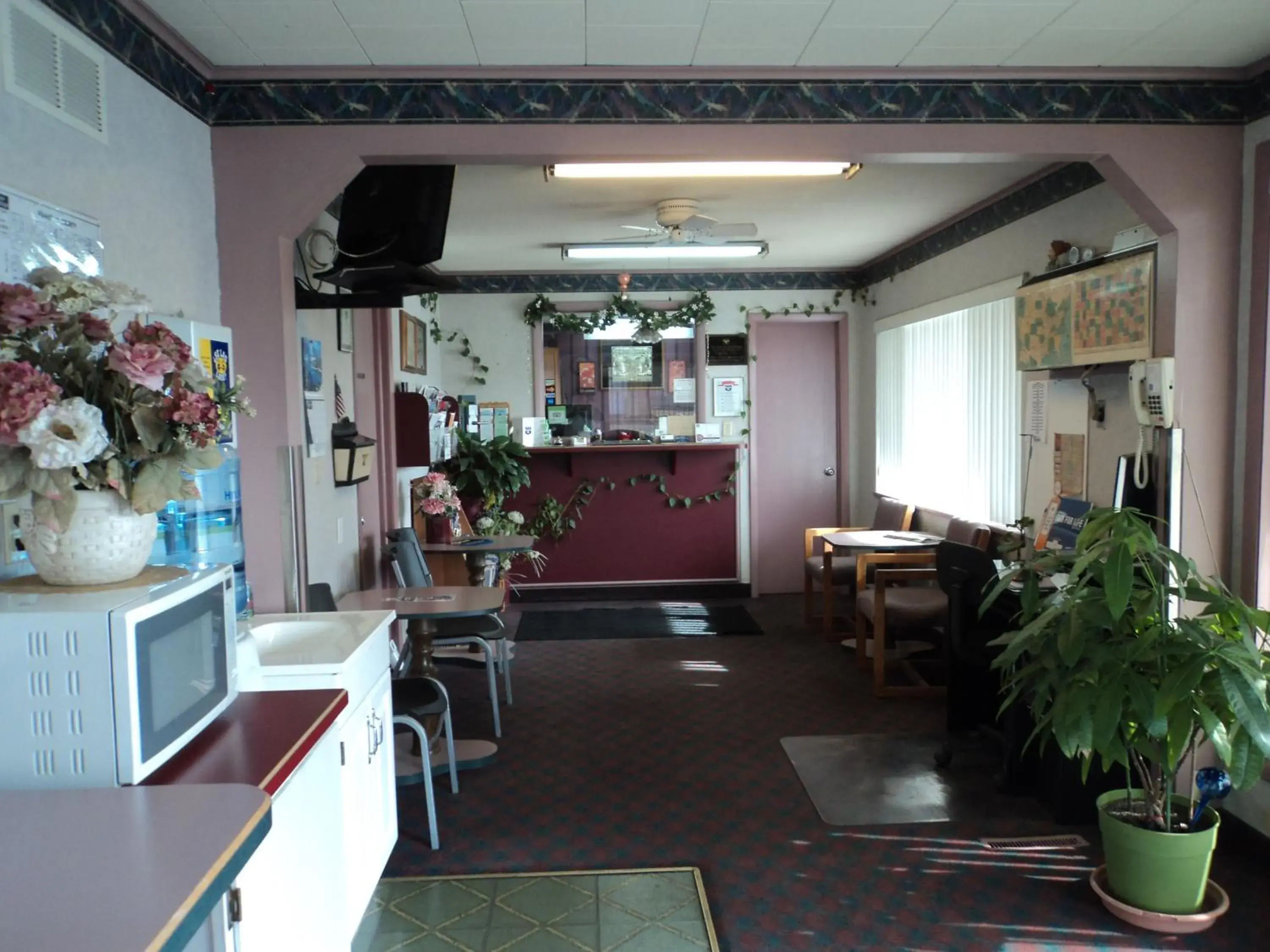 Lobby or reception in Knights Inn Ottawa Lobby or reception in Knights Inn Ottawa