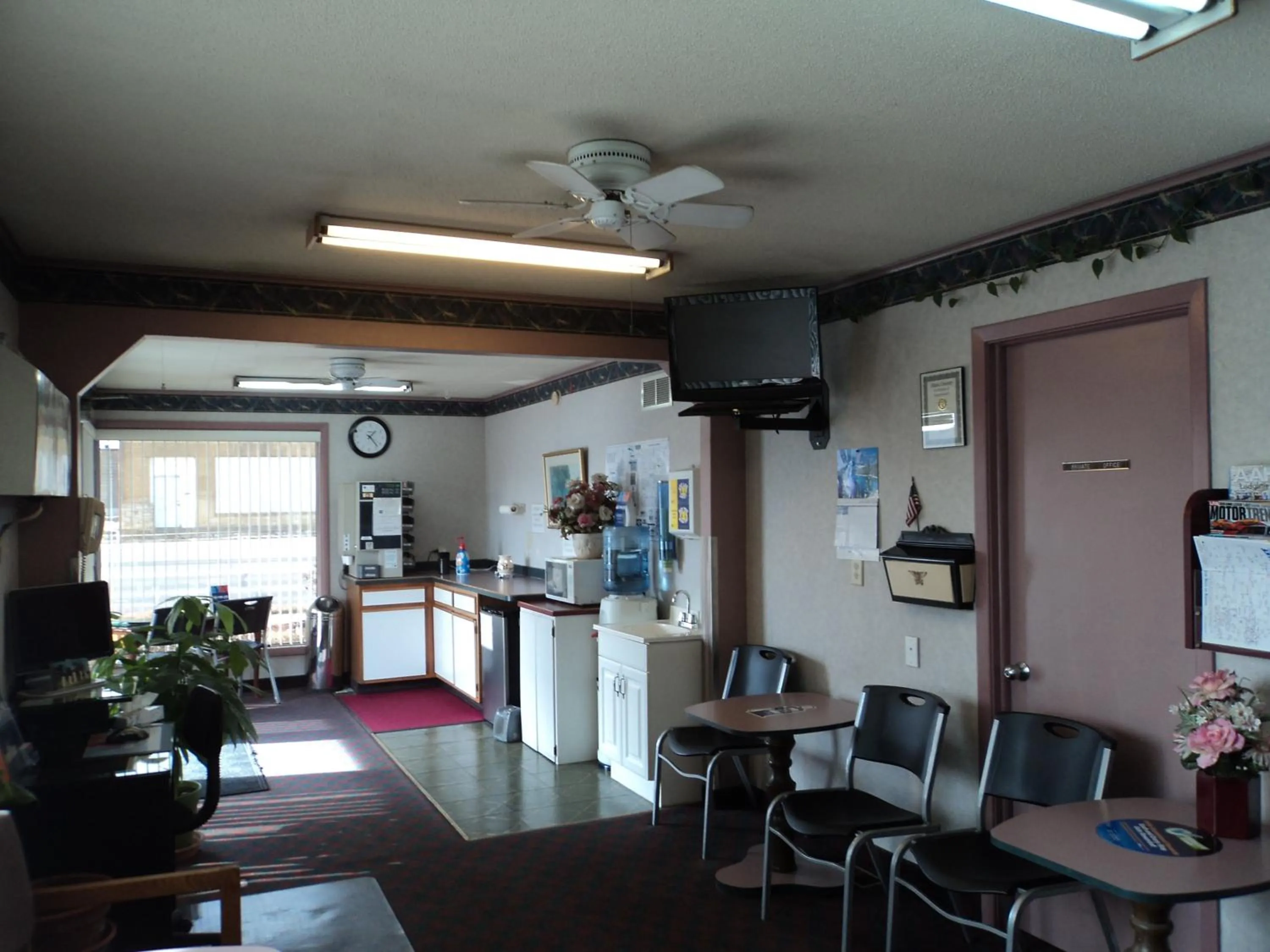 Lobby or reception in Knights Inn Ottawa