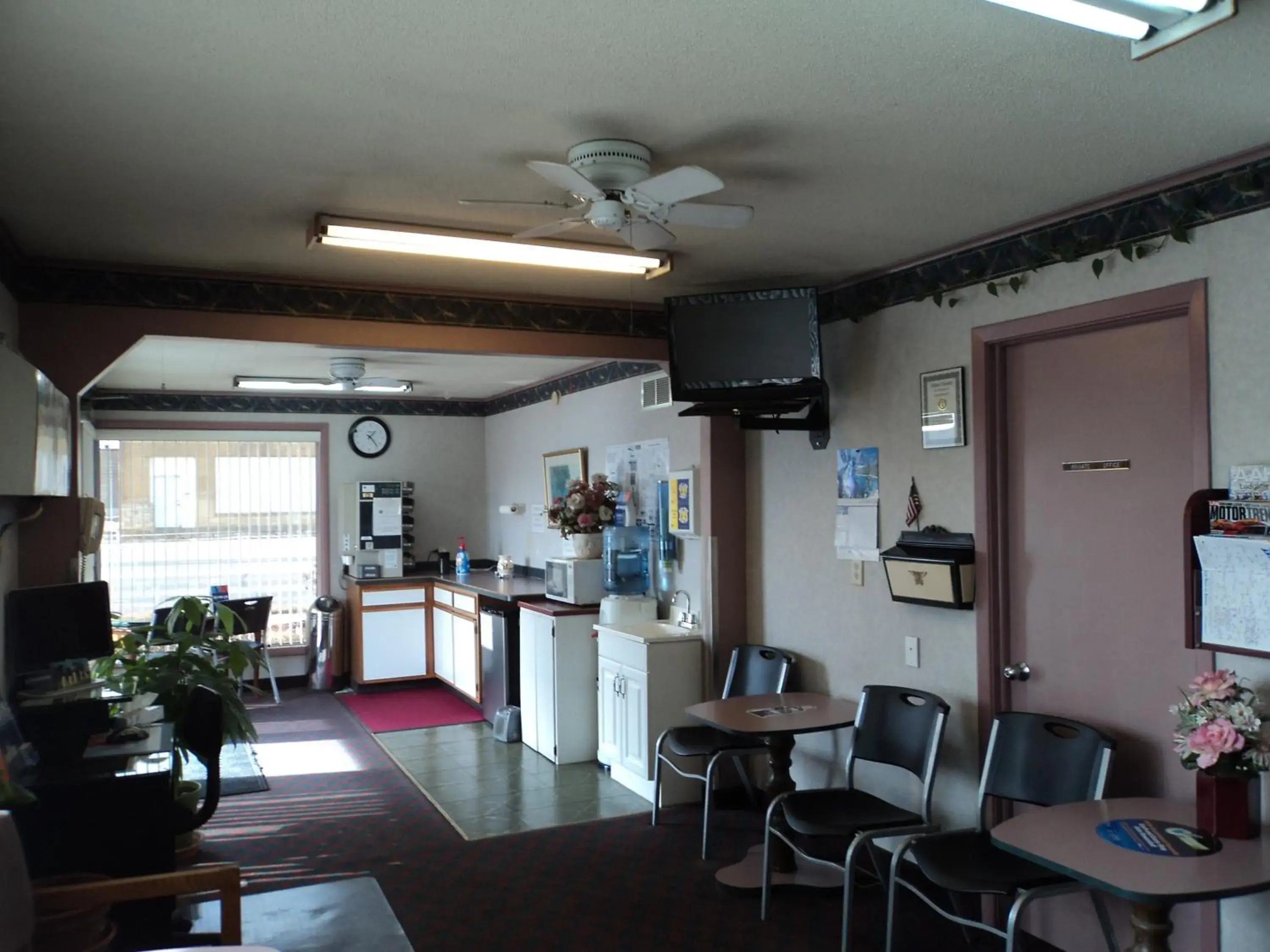 Lobby or reception in Knights Inn Ottawa Lobby or reception in Knights Inn Ottawa