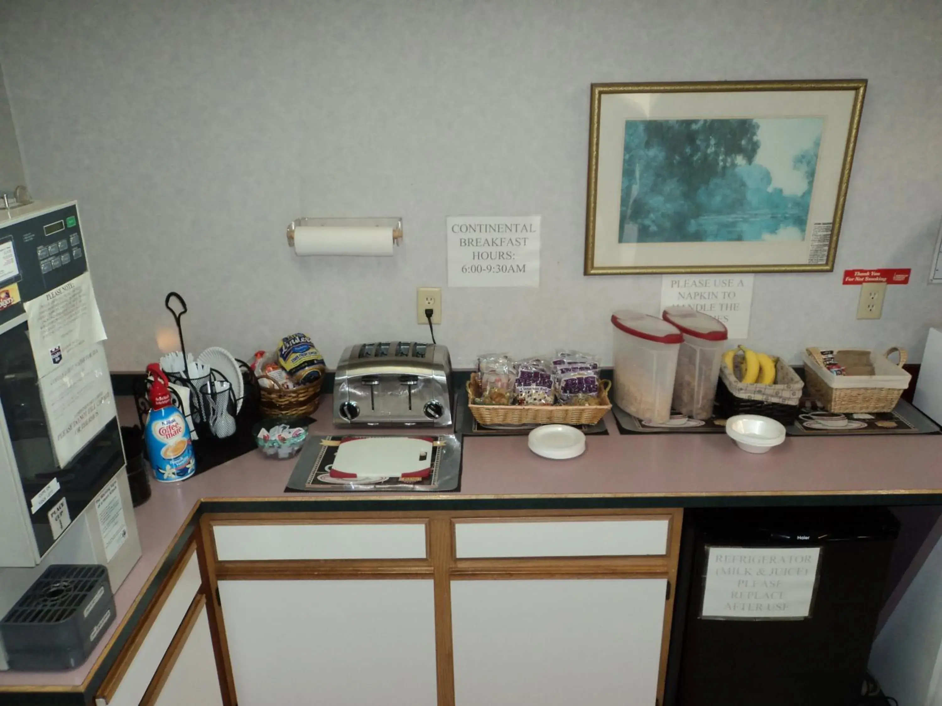 Lobby or reception in Knights Inn Ottawa Lobby or reception in Knights Inn Ottawa