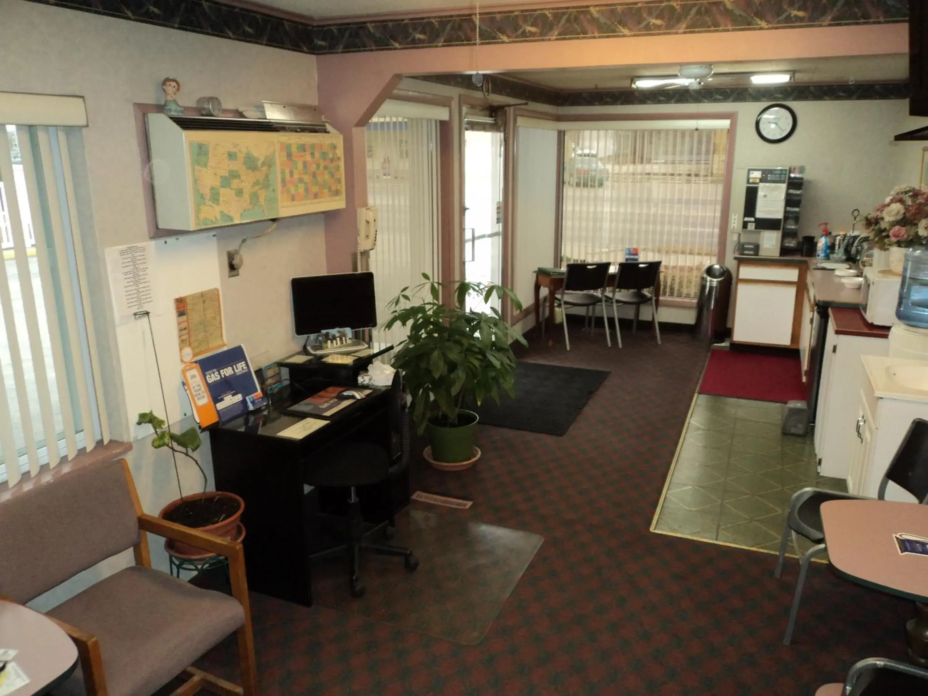 Lobby or reception in Knights Inn Ottawa Lobby or reception in Knights Inn Ottawa