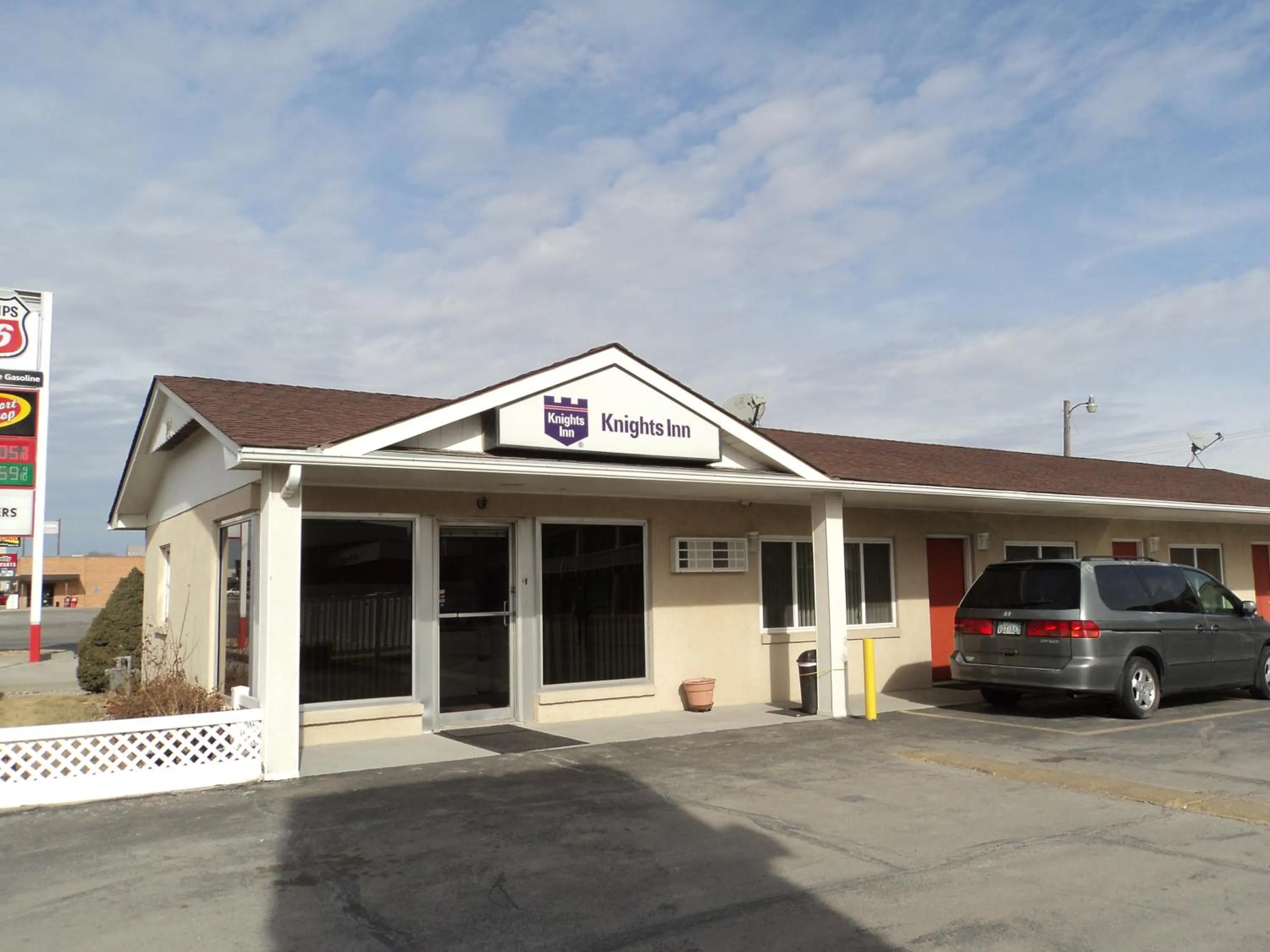 Street view in Knights Inn Ottawa