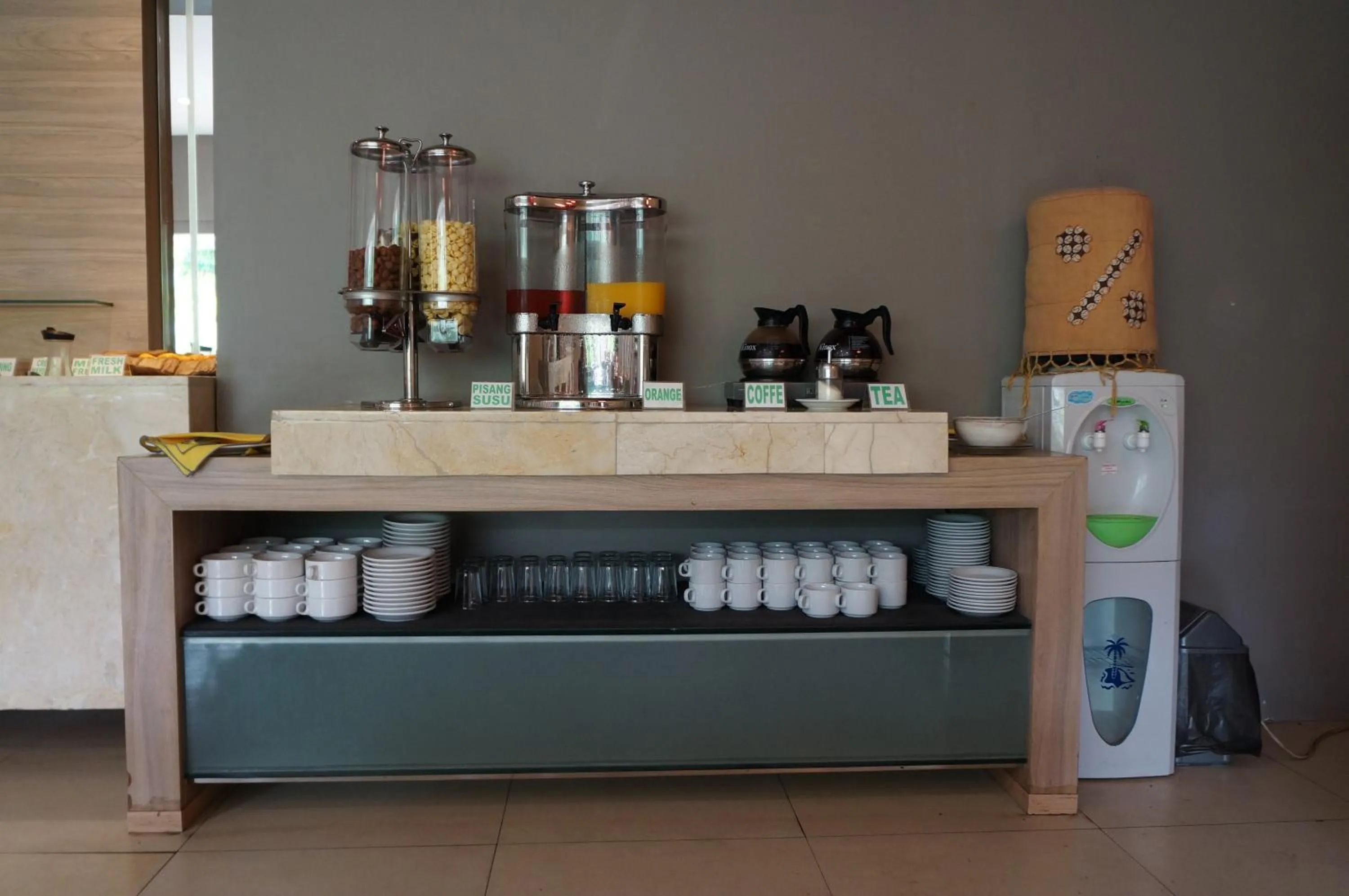 Coffee/tea facilities in HOTEL ASRI CIREBON