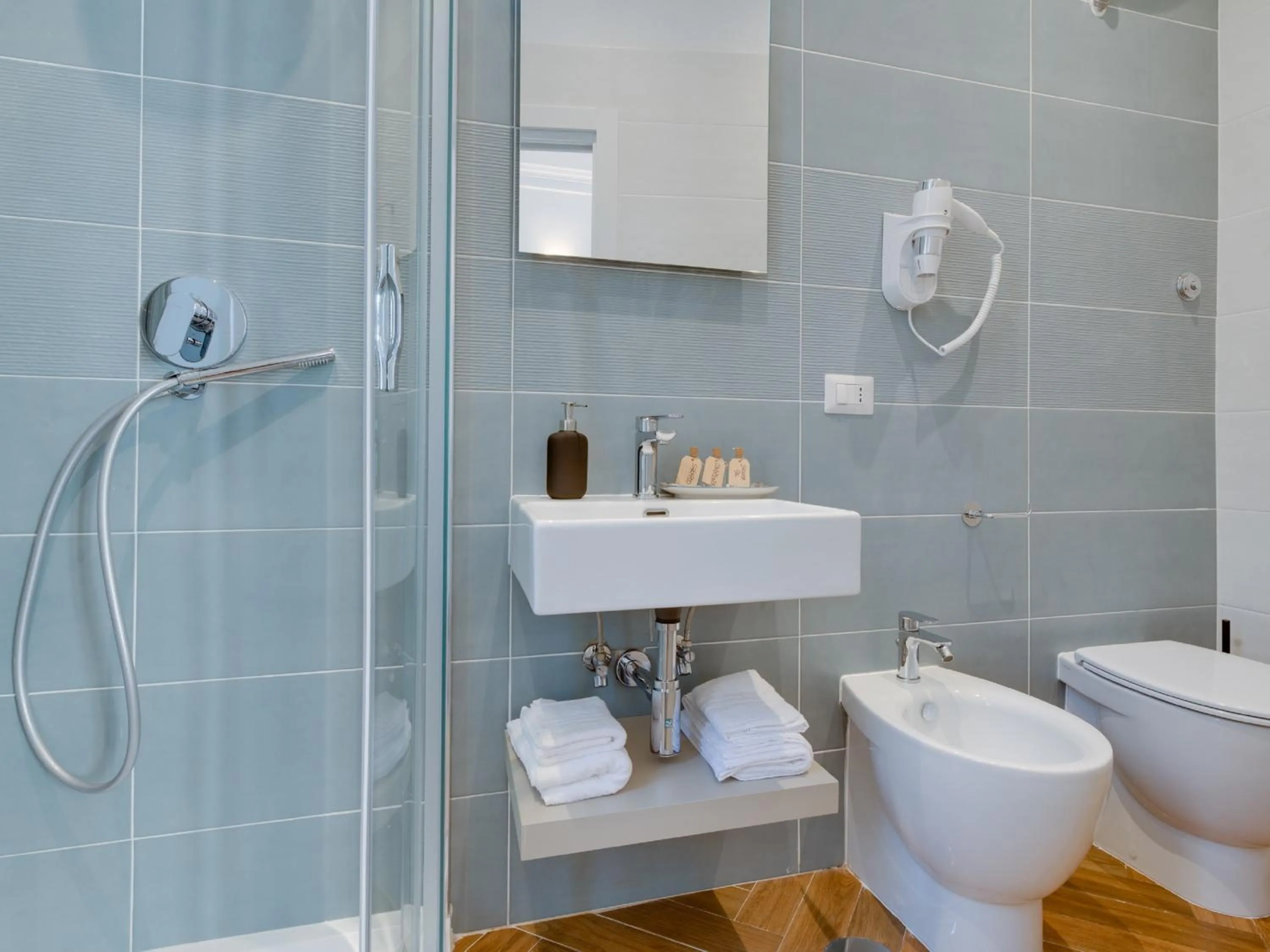 Shower in The Right Place - Guest House