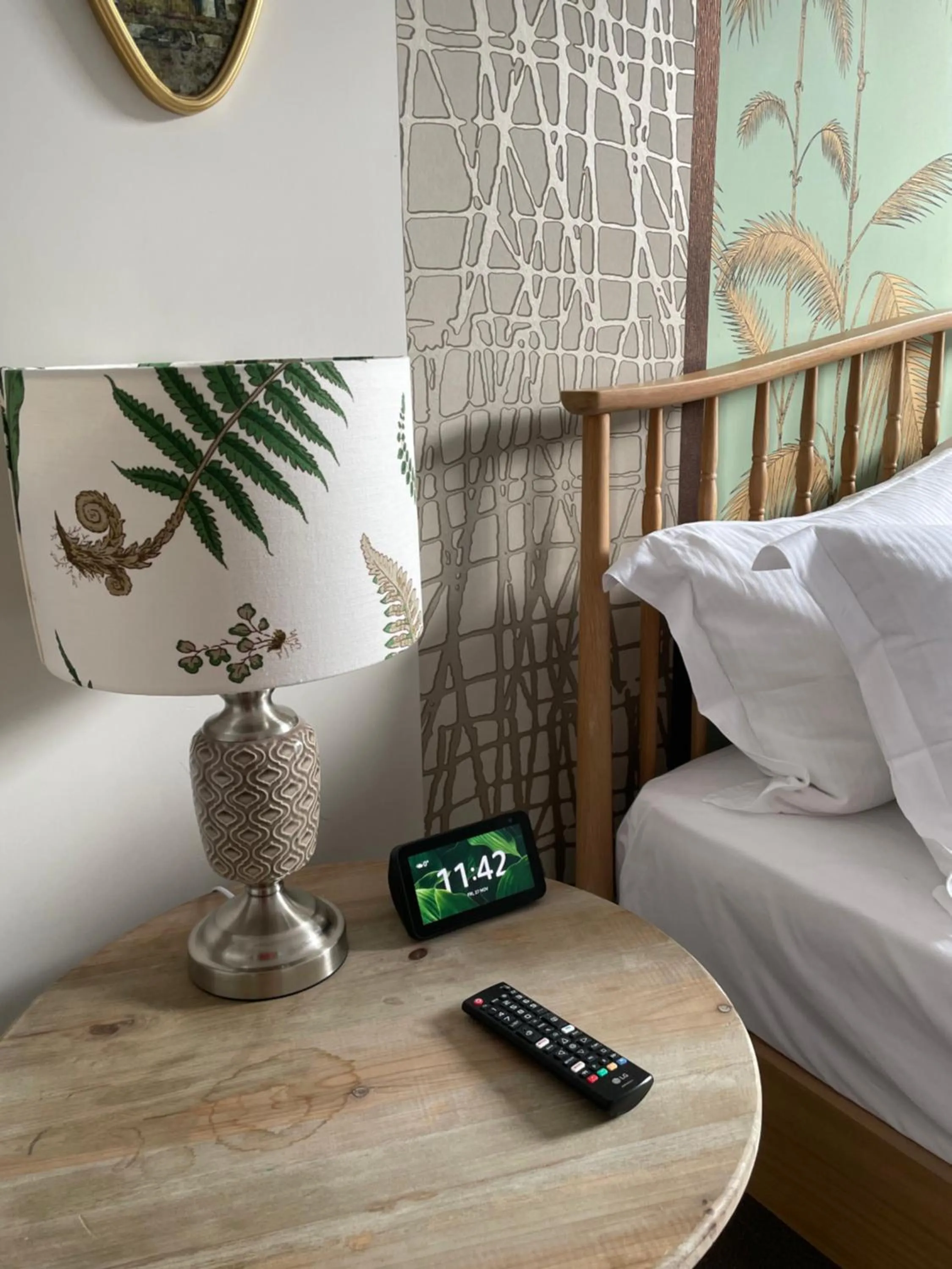 TV and multimedia, Bed in The Cross Keys Sherborne