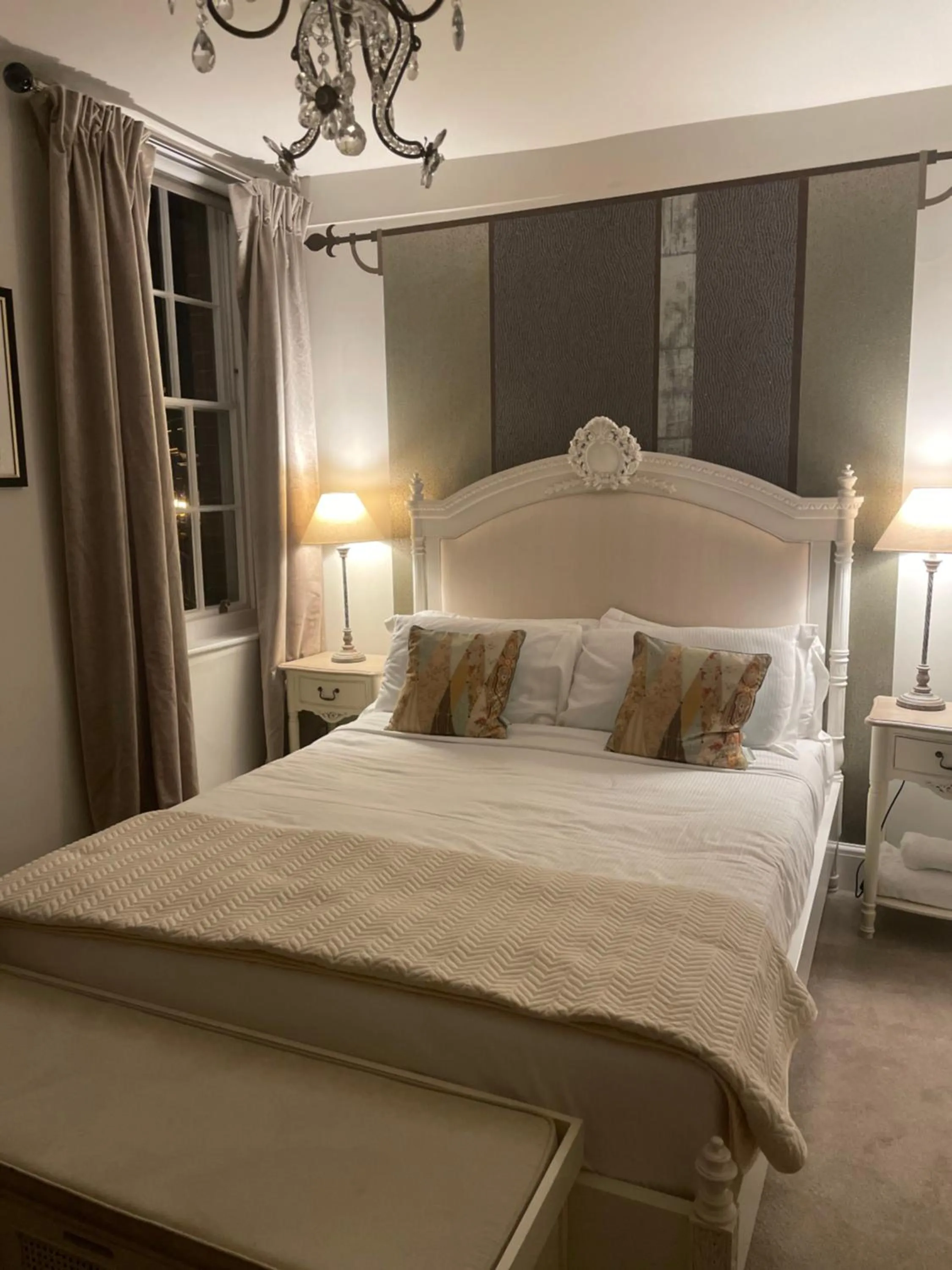 Bed in The Cross Keys Sherborne