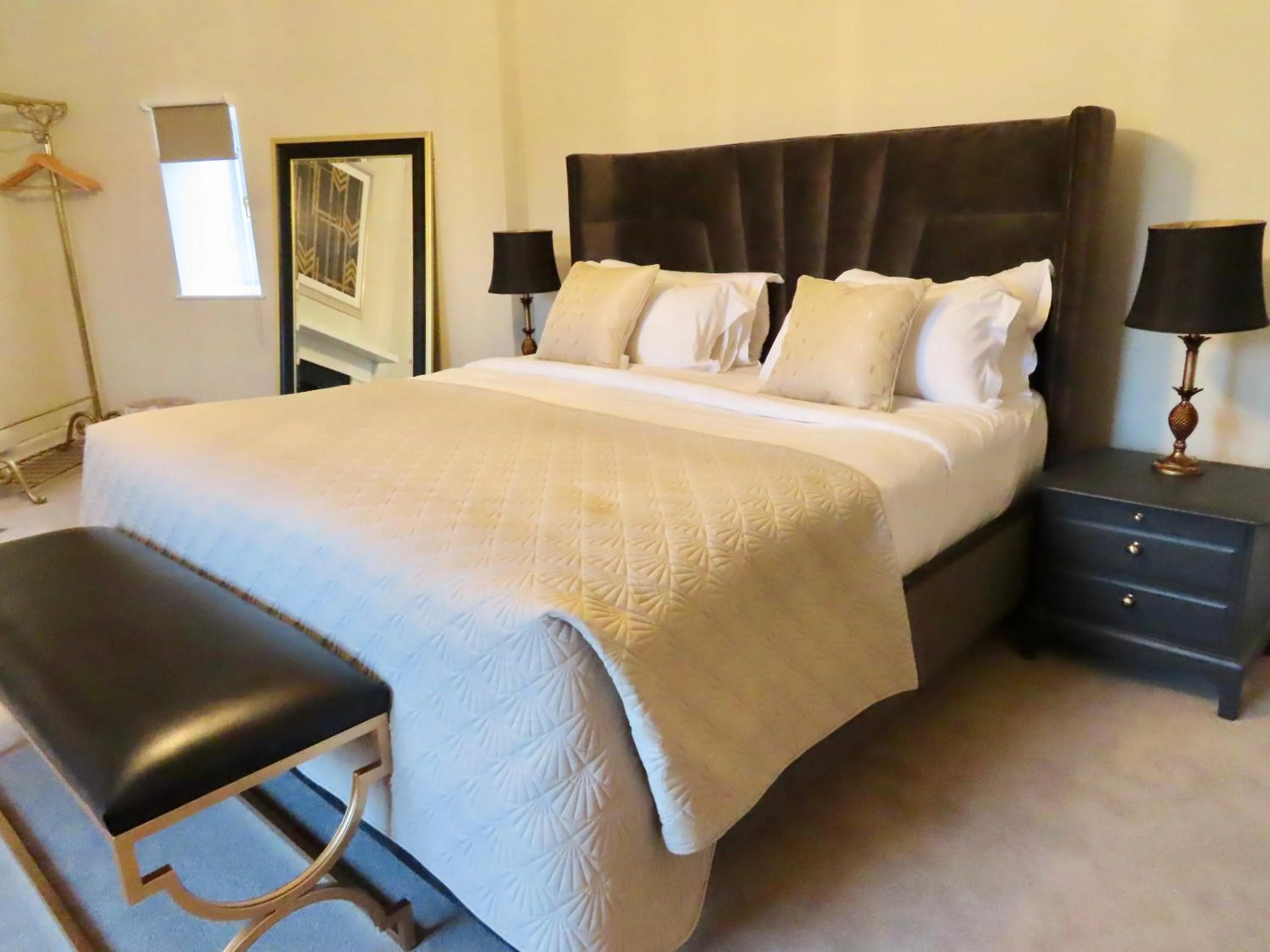 Bed in The Cross Keys Sherborne