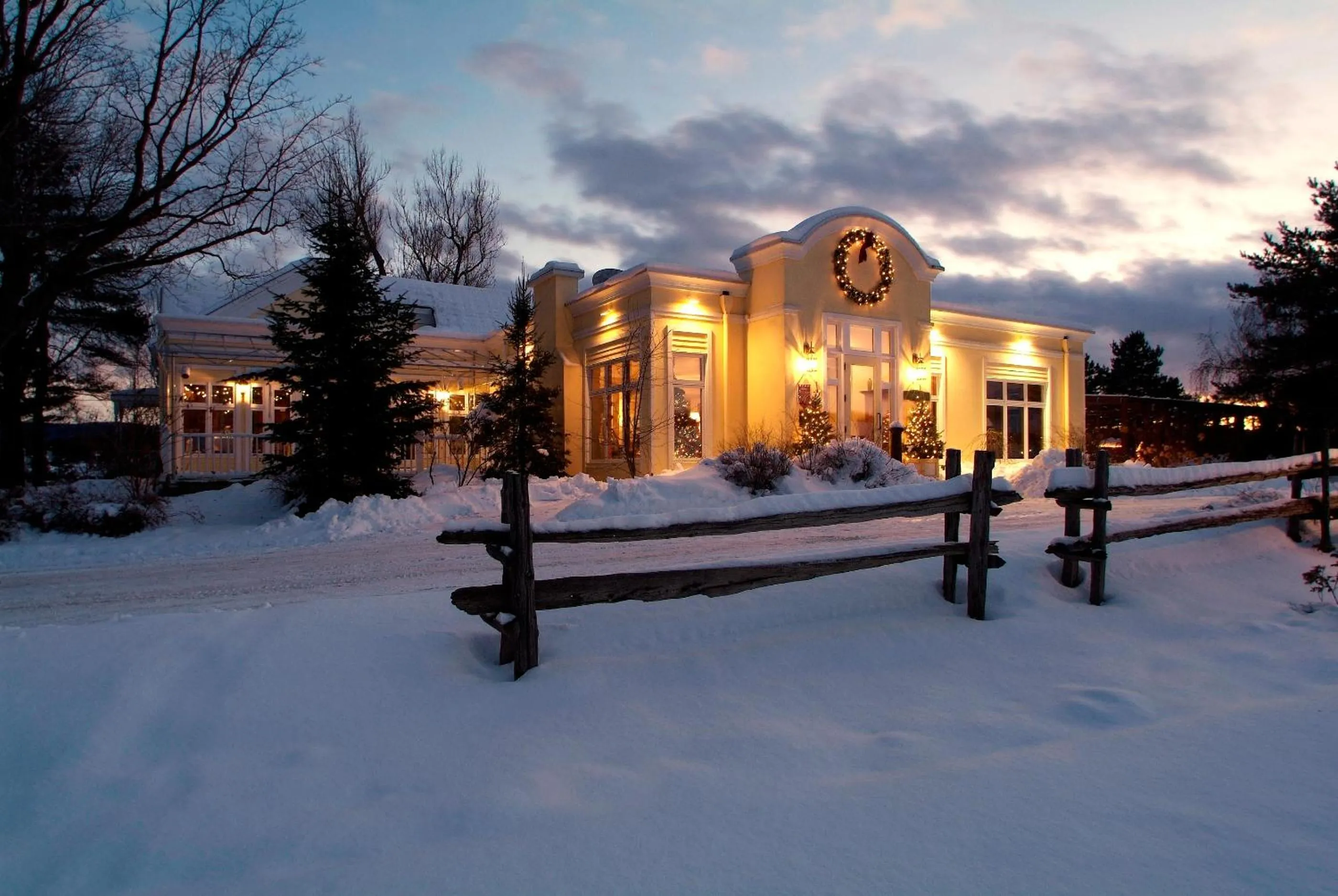 Facade/entrance in Auberge West Brome
