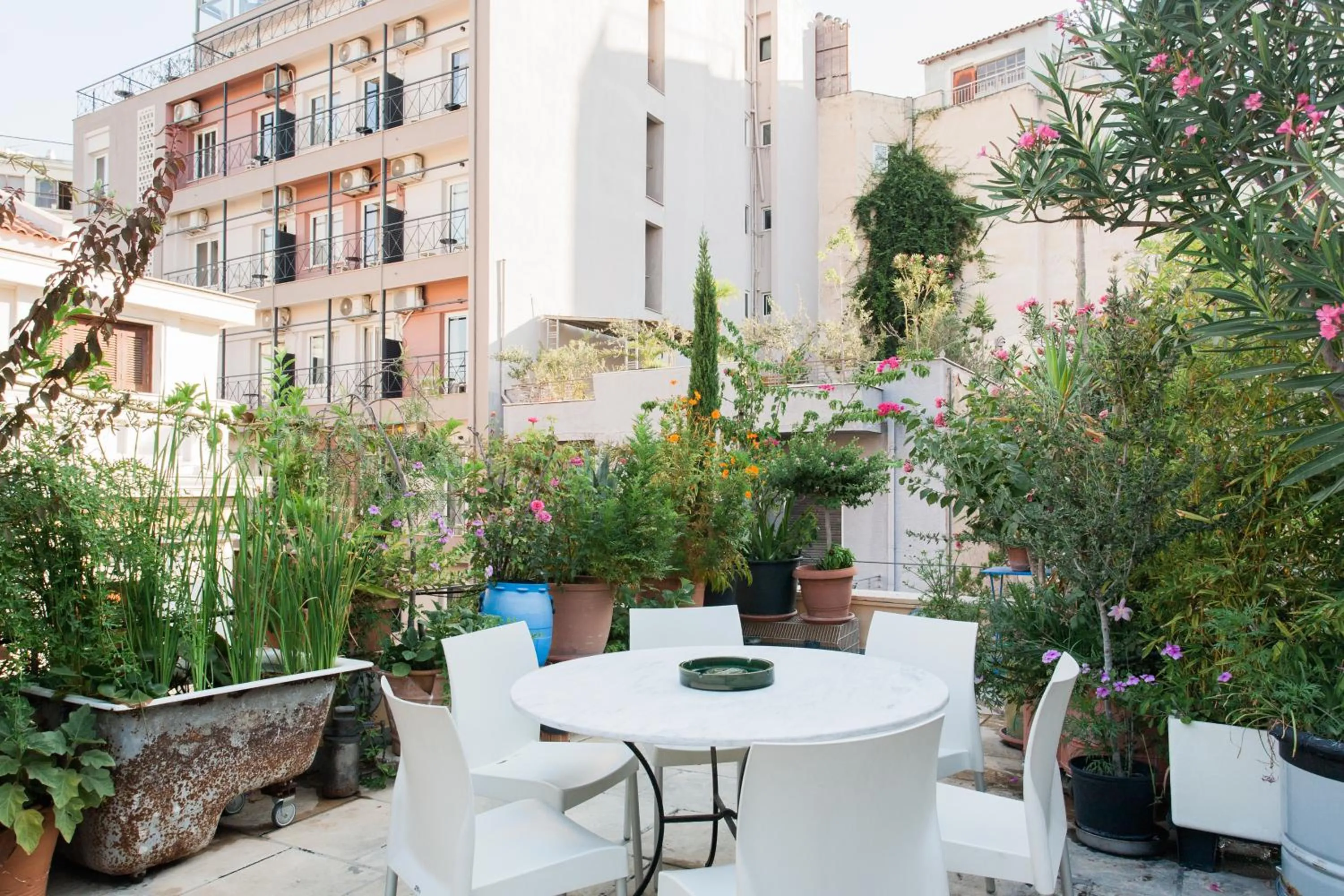 Delightful 2 BEDR-2 BATH Apt with Access to Rooftop Garden - EP9U