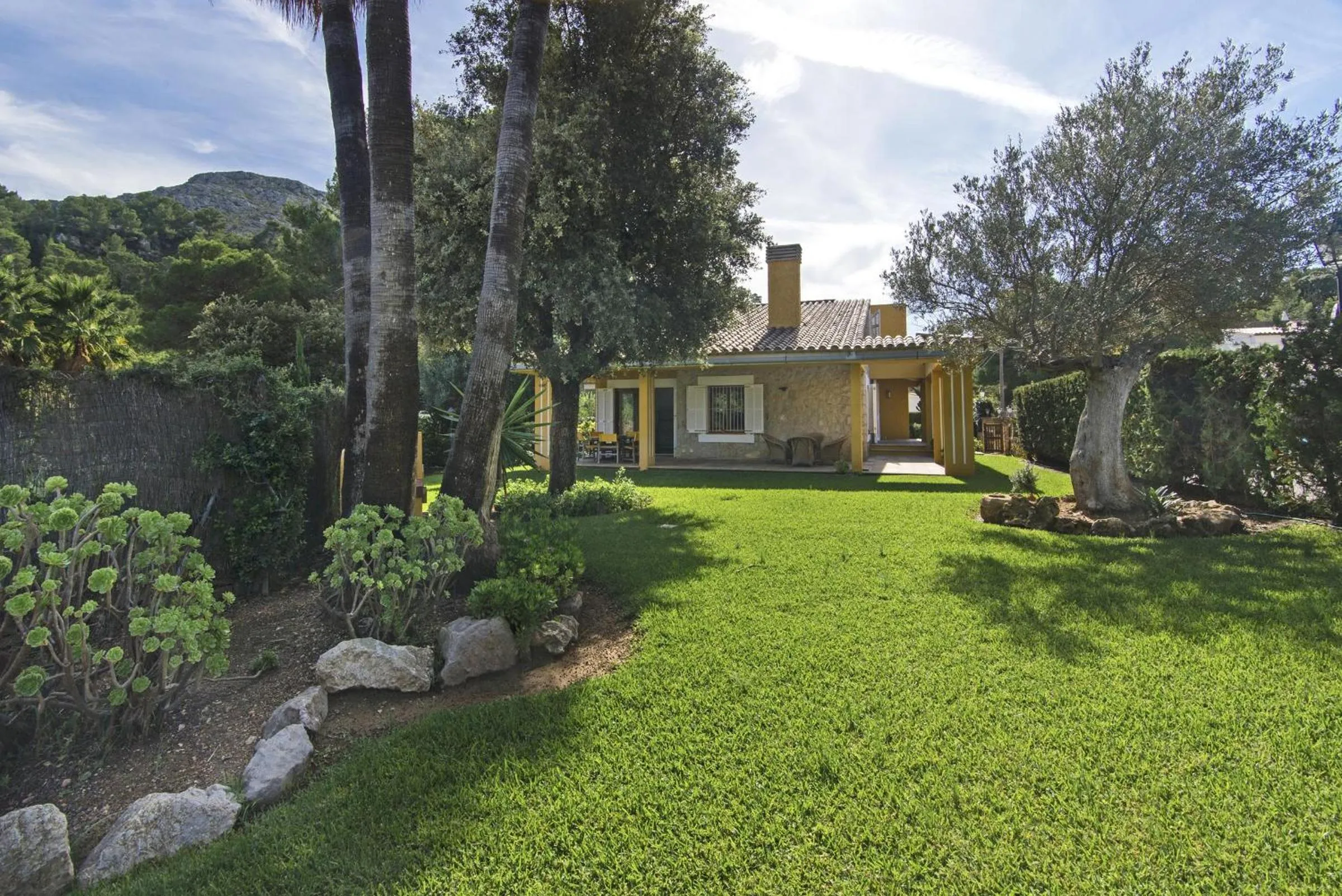 Property building in Villa Formosa