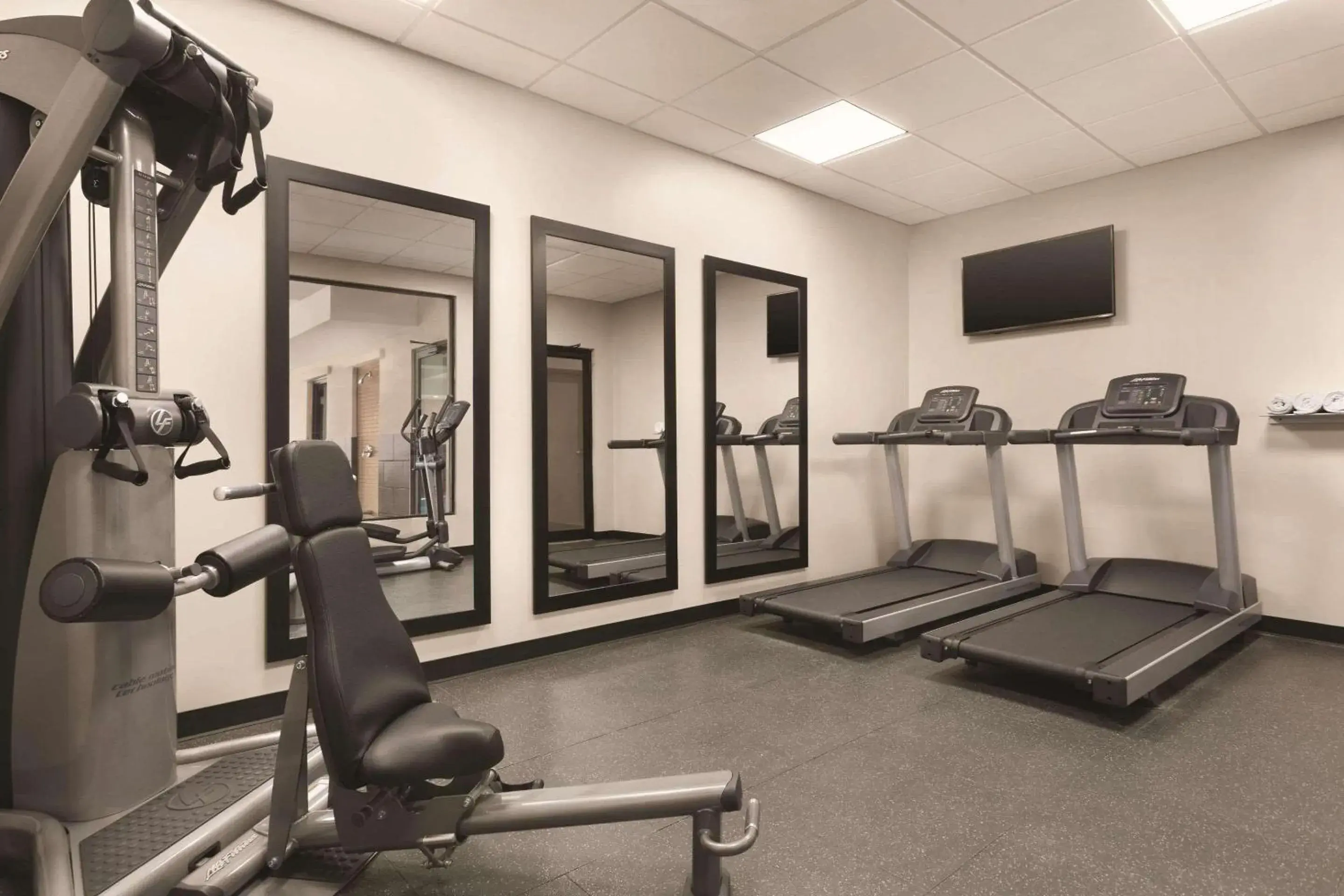 Fitness centre/facilities in Country Inn & Suites by Radisson, Belleville, ON Fitness centre/facilities in Country Inn & Suites by Radisson, Belleville, ON