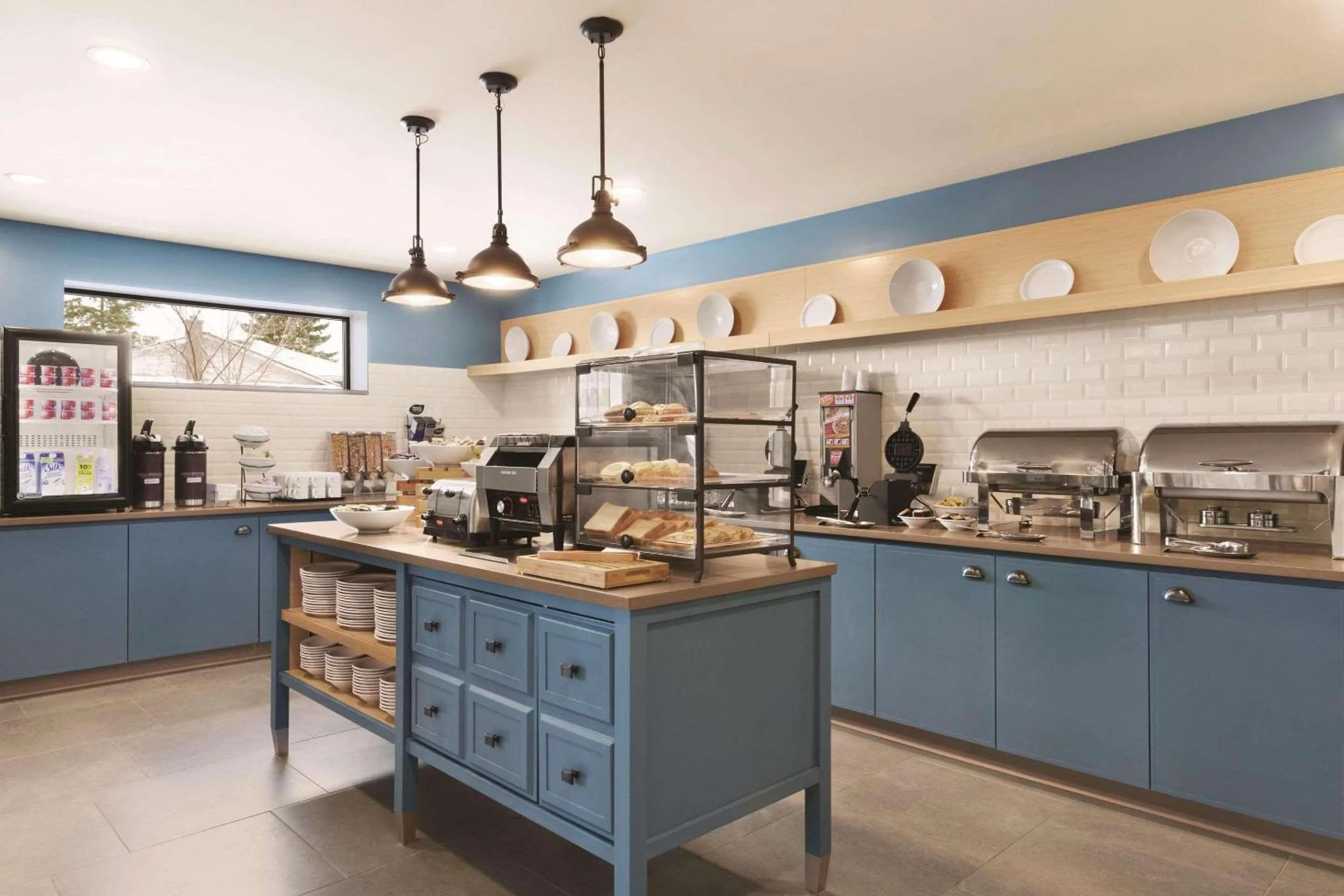 Breakfast in Country Inn & Suites by Radisson, Belleville, ON