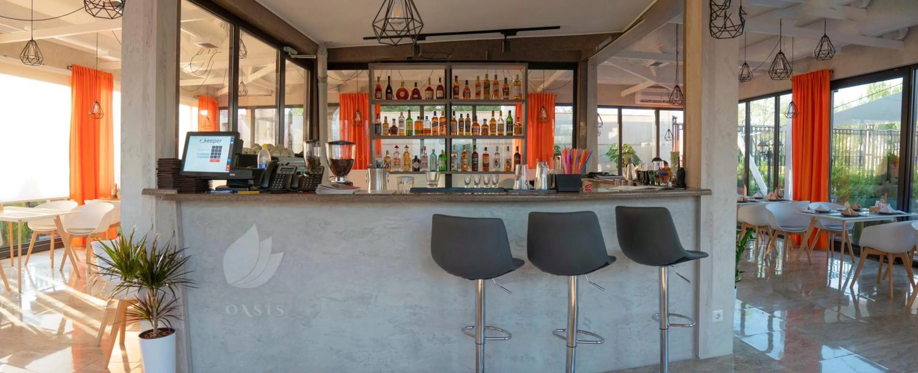 Restaurant/places to eat in Oasis Residence