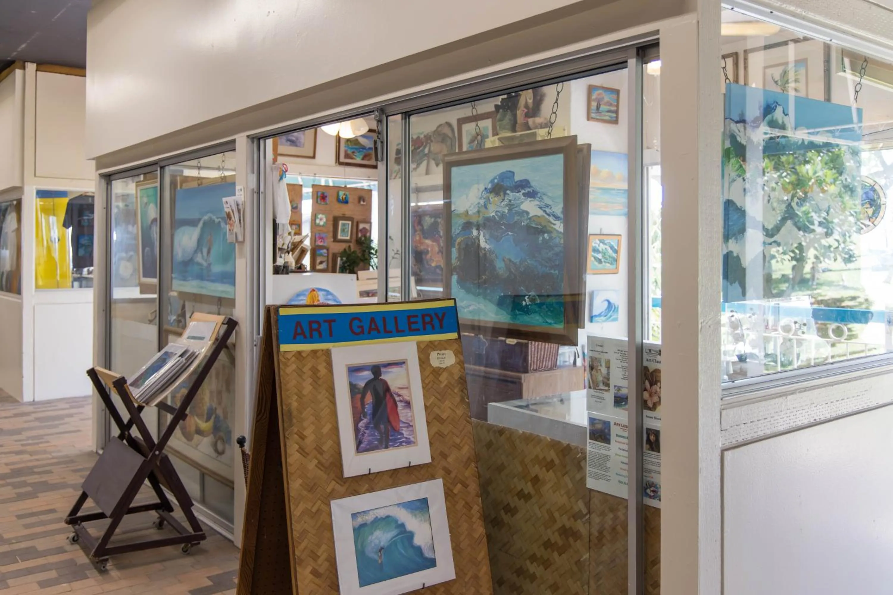 Shopping Area in Waikiki Shore by OUTRIGGER