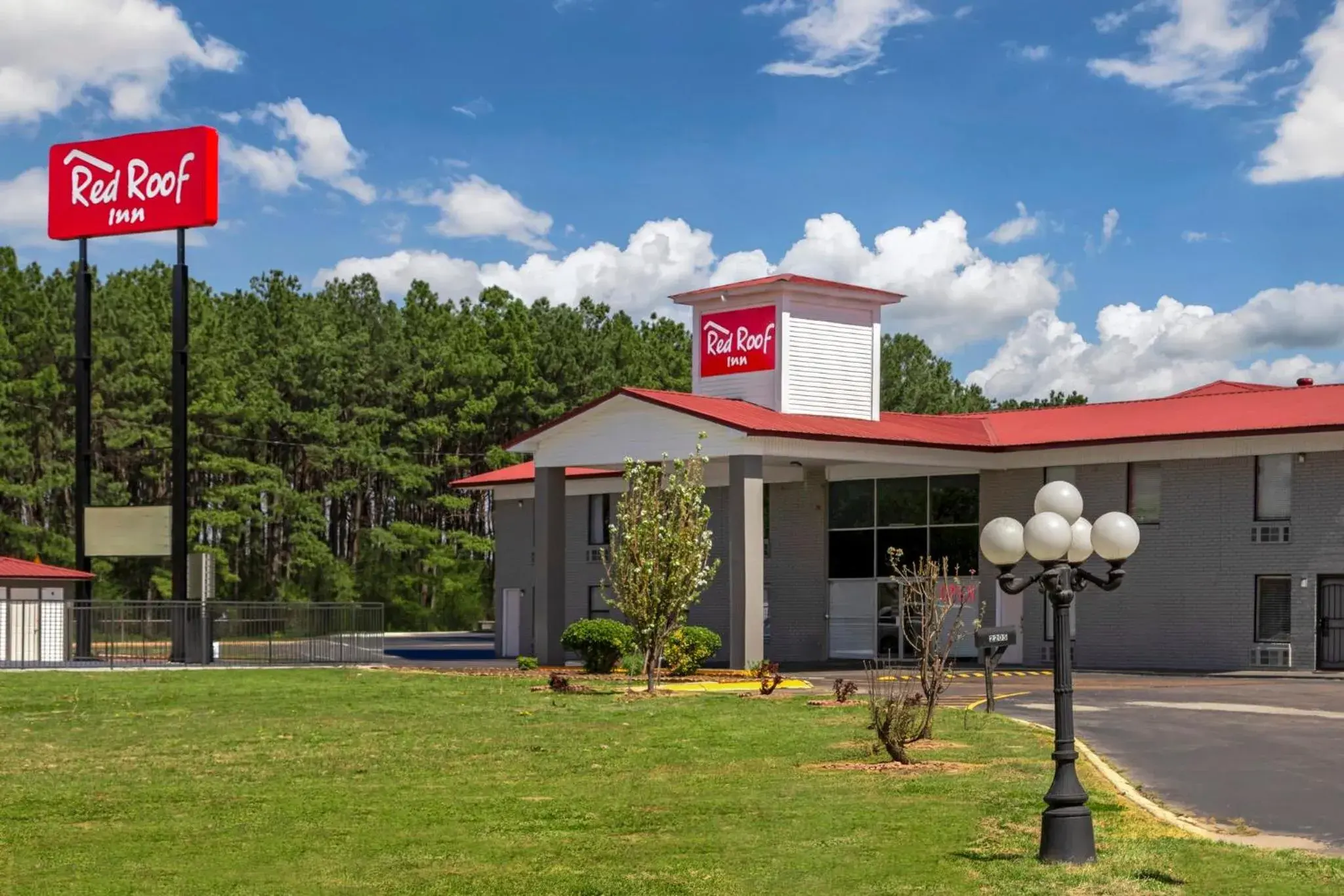 Property building in Red Roof Inn Hope Property building in Red Roof Inn Hope