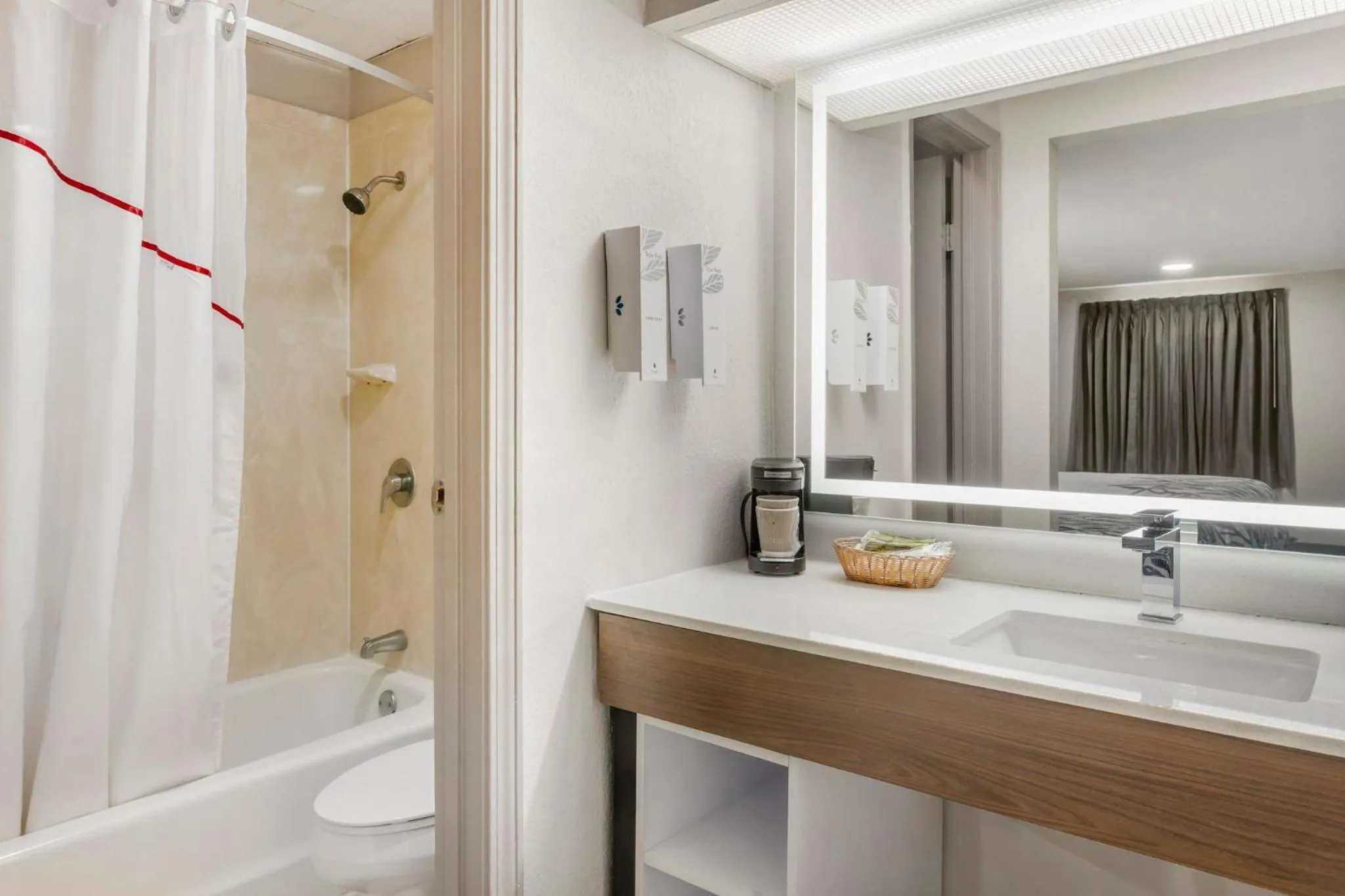 Bathroom in Red Roof Inn Hope