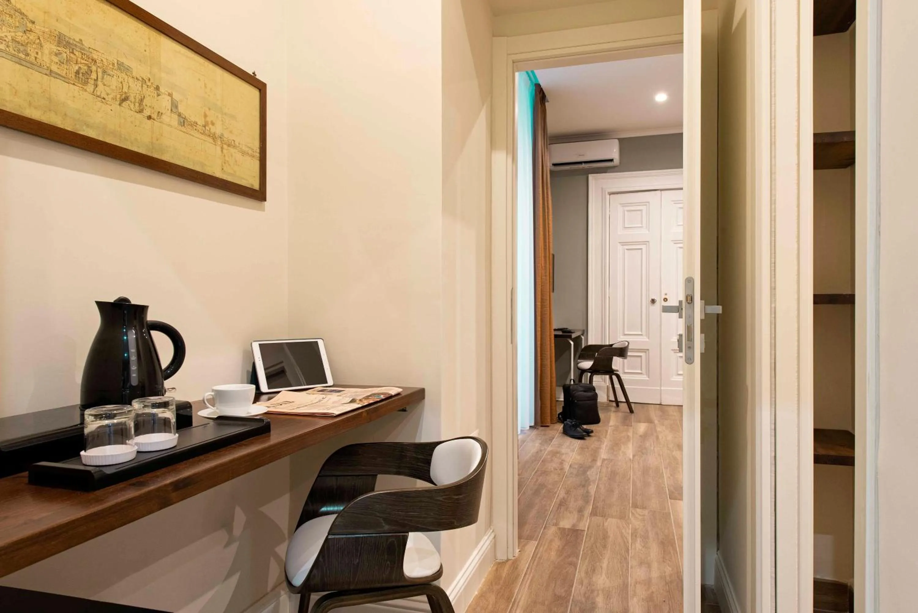 Coffee/tea facilities in Dante Maison de Prestige