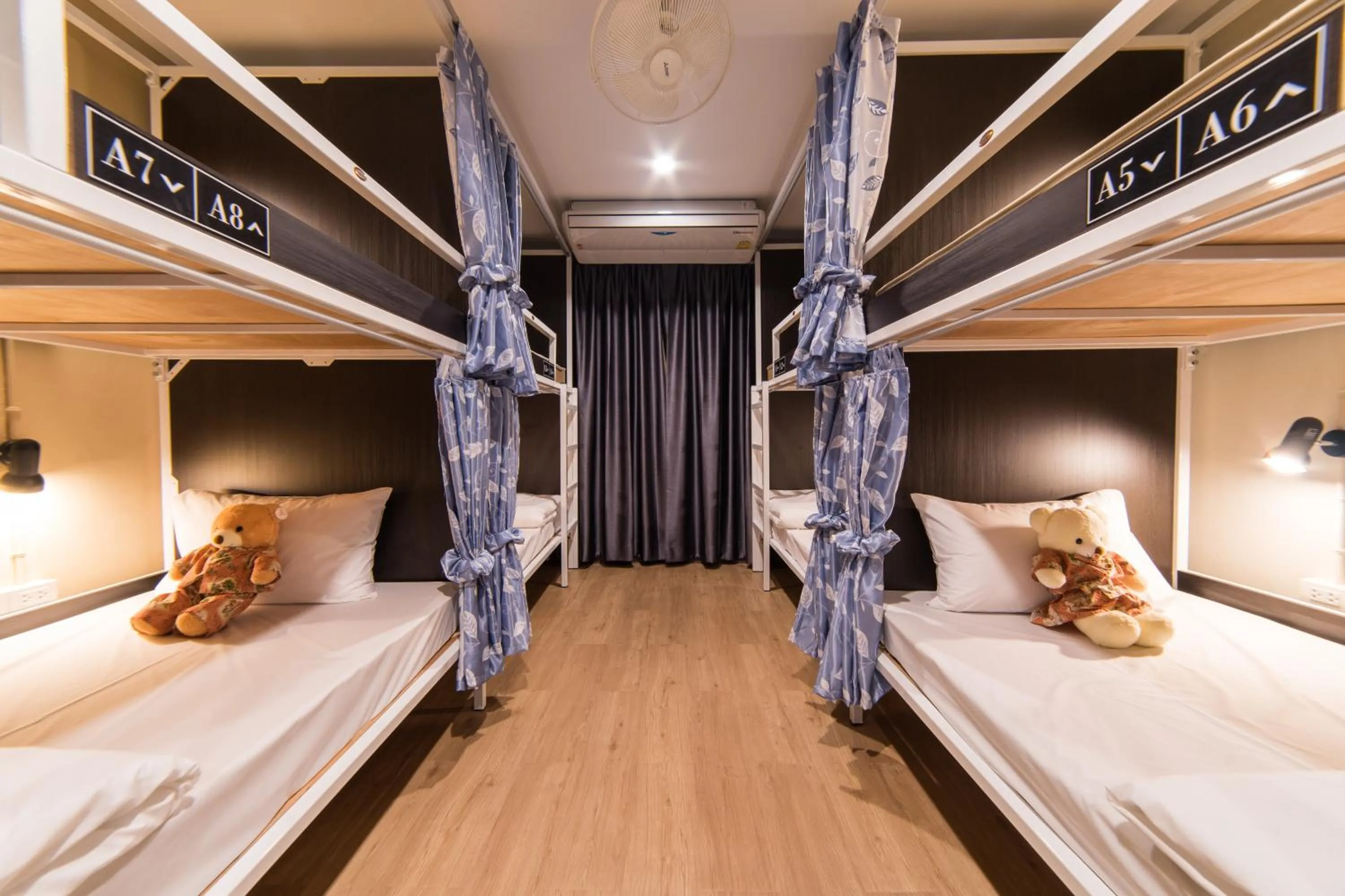 Floor plan, Bed in Napa Hostel Samrong Station