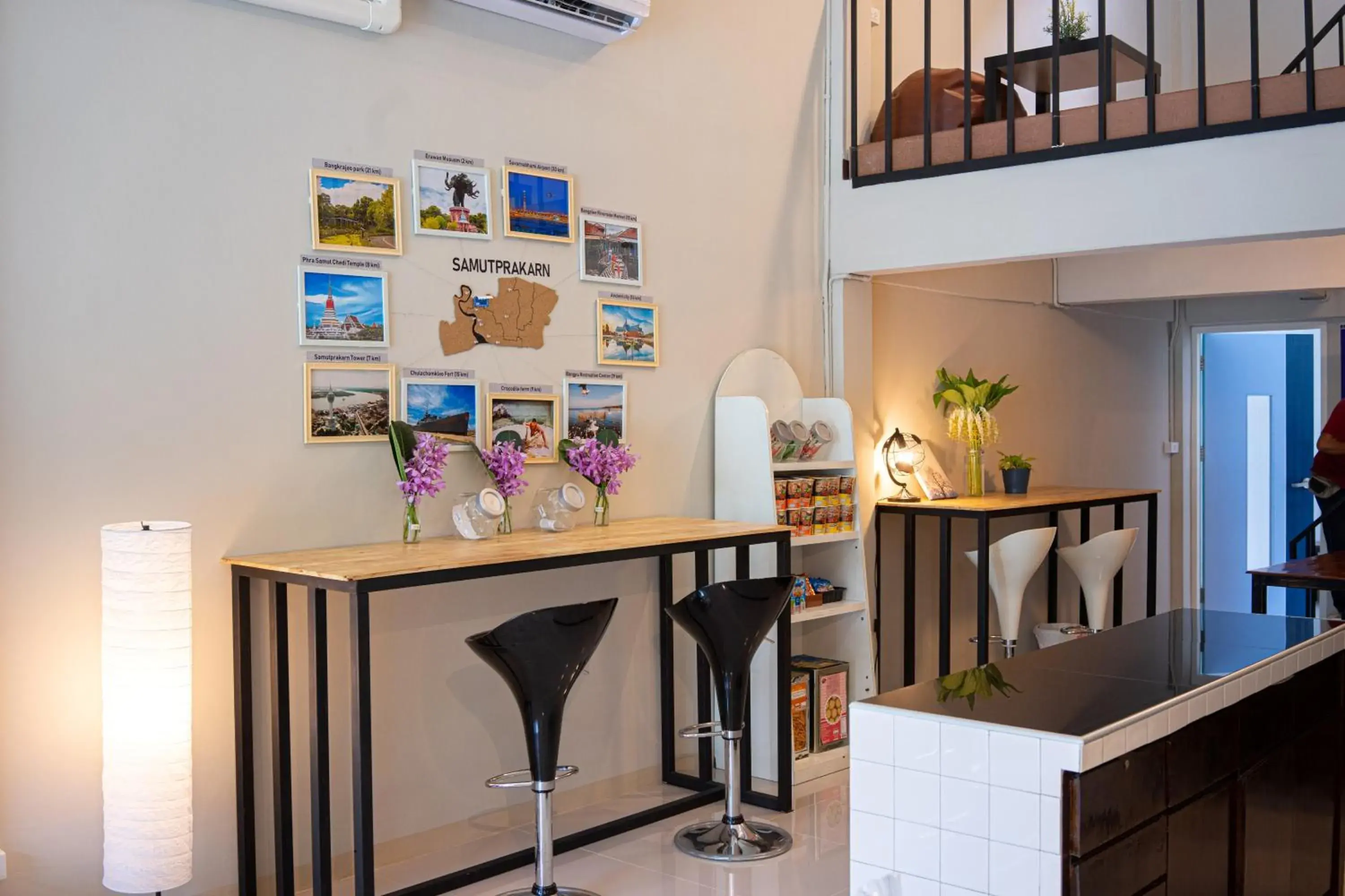 Lobby or reception in Napa Hostel Samrong Station Lobby or reception in Napa Hostel Samrong Station