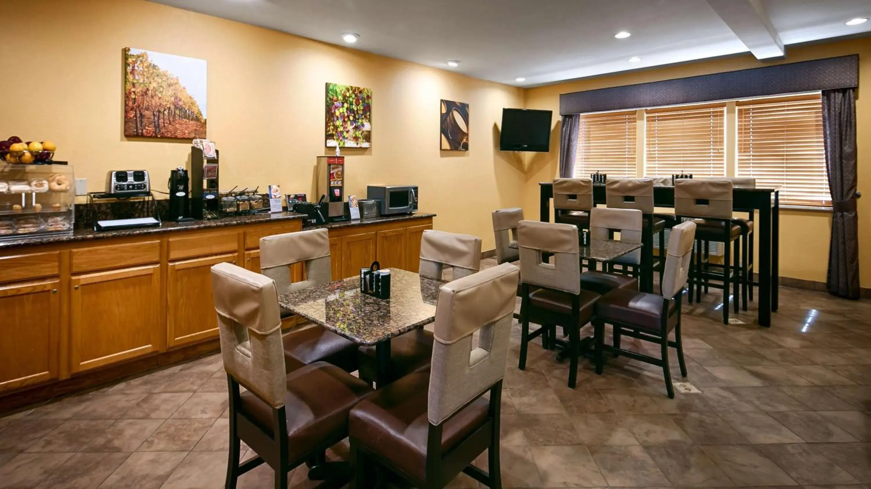 Restaurant/places to eat in Best Western Dallas Inn & Suites Restaurant/places to eat in Best Western Dallas Inn & Suites