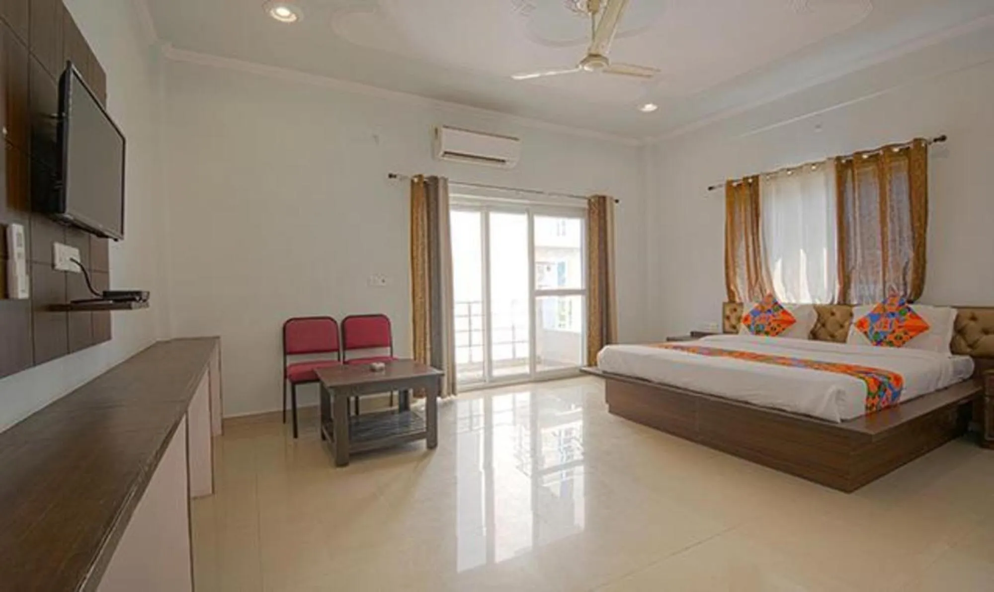 Bed in FabHotel Yamunotri Retreat, Tapovan