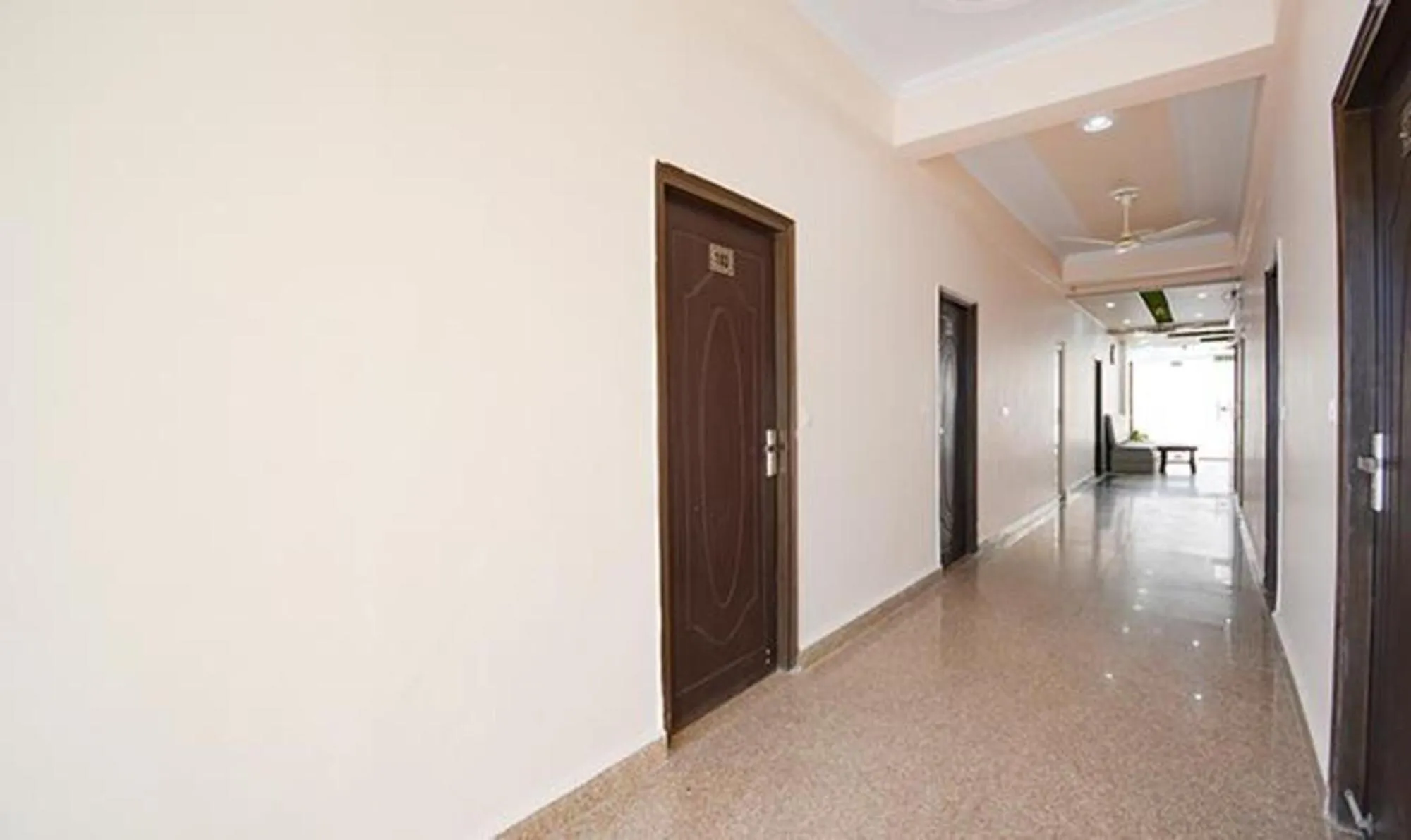 Lobby or reception in FabHotel Yamunotri Retreat, Tapovan