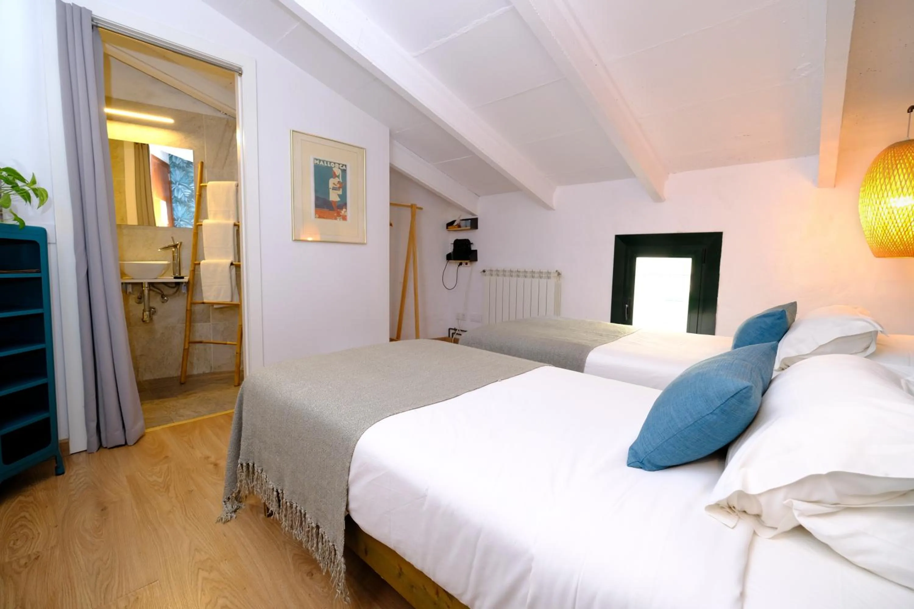 Bed in Casa Caimari Guest House, for mountain lovers!