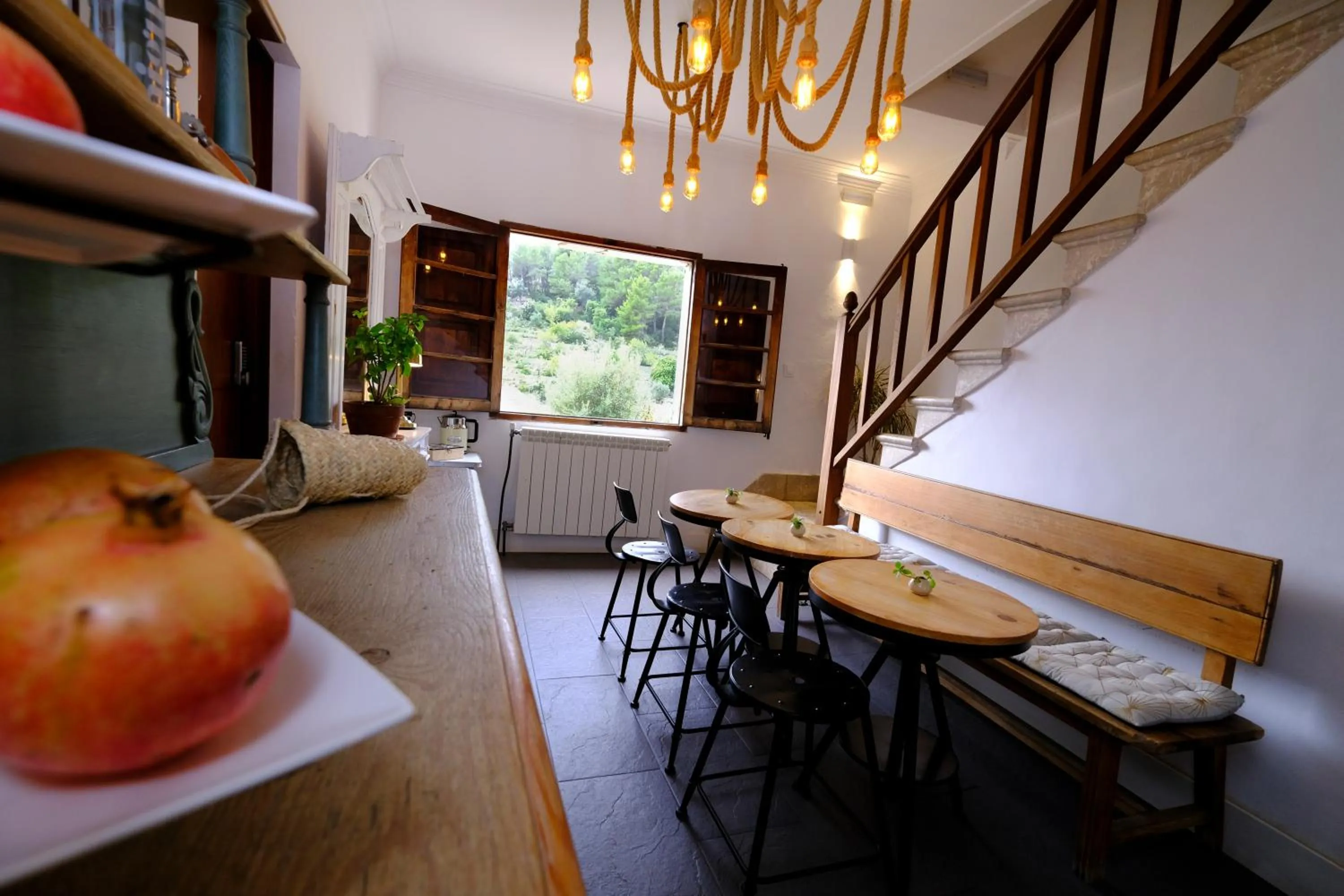 Dining area in Casa Caimari Guest House, for mountain lovers!