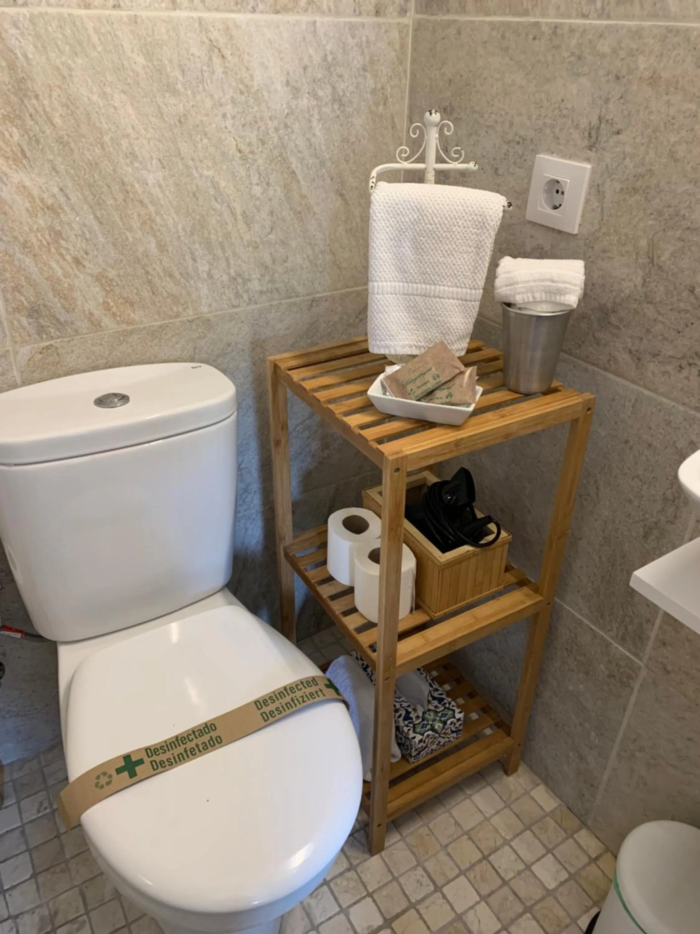 Toilet in Casa Caimari Guest House, for mountain lovers!