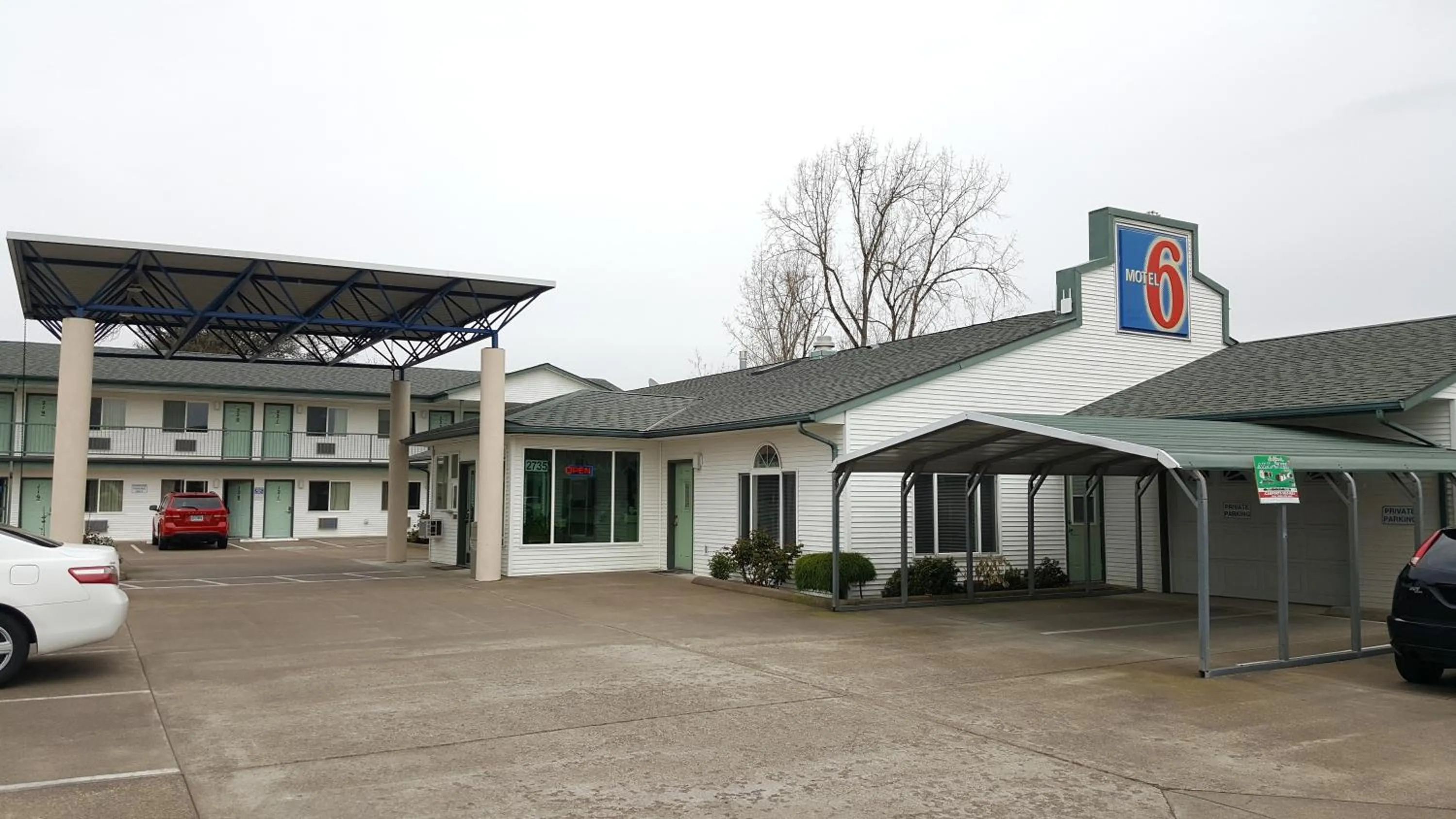 Facade/entrance in Motel 6 Albany, OR