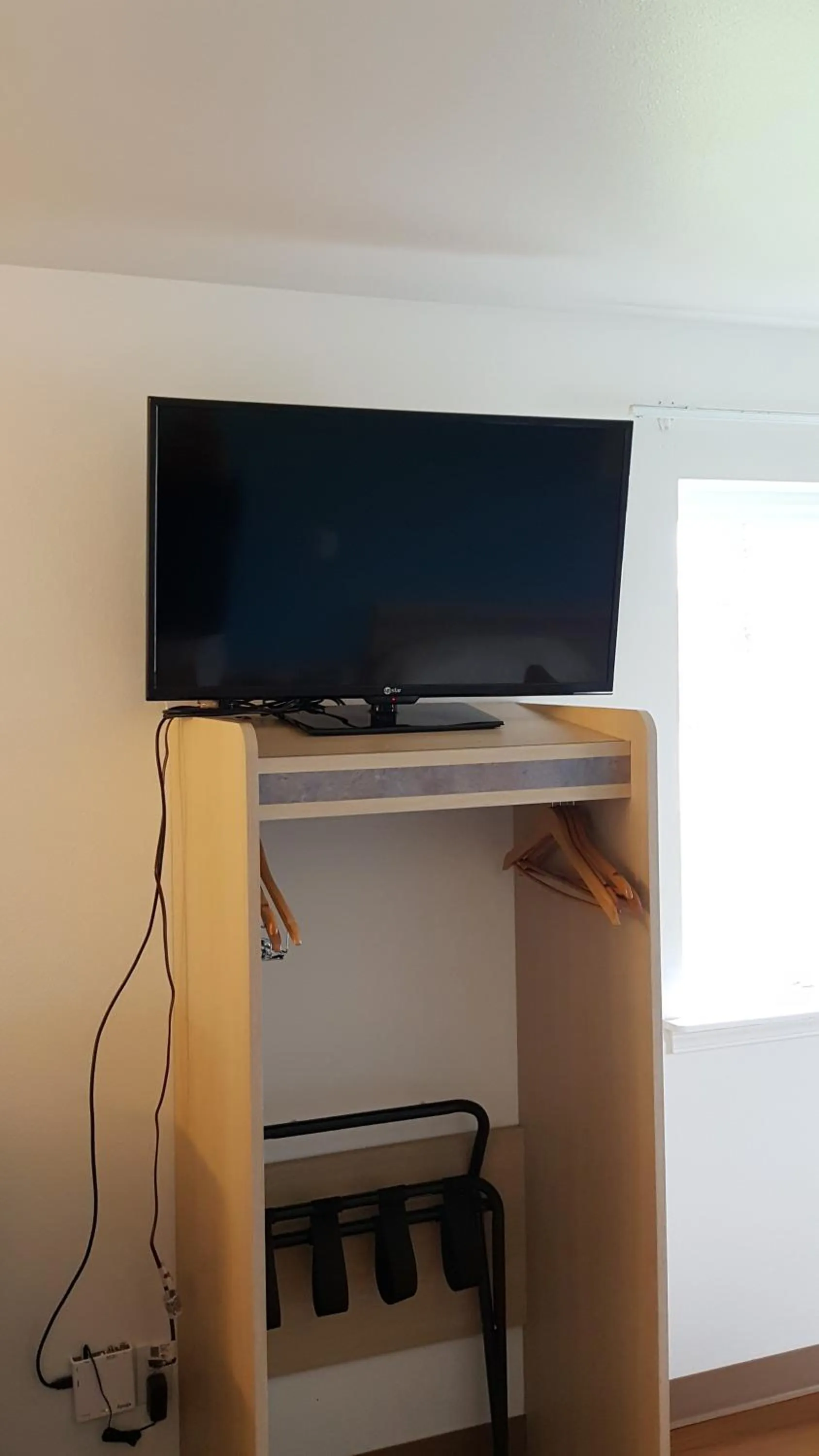 TV and multimedia in Motel 6 Albany, OR