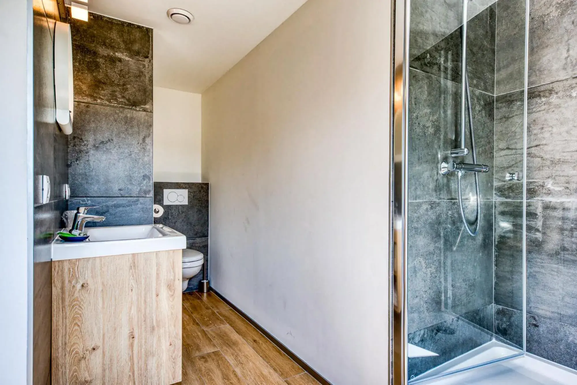 Double or Twin Room with Lake View in HOTEL L'AVENUE Double or Twin Room with Lake View in HOTEL L'AVENUE