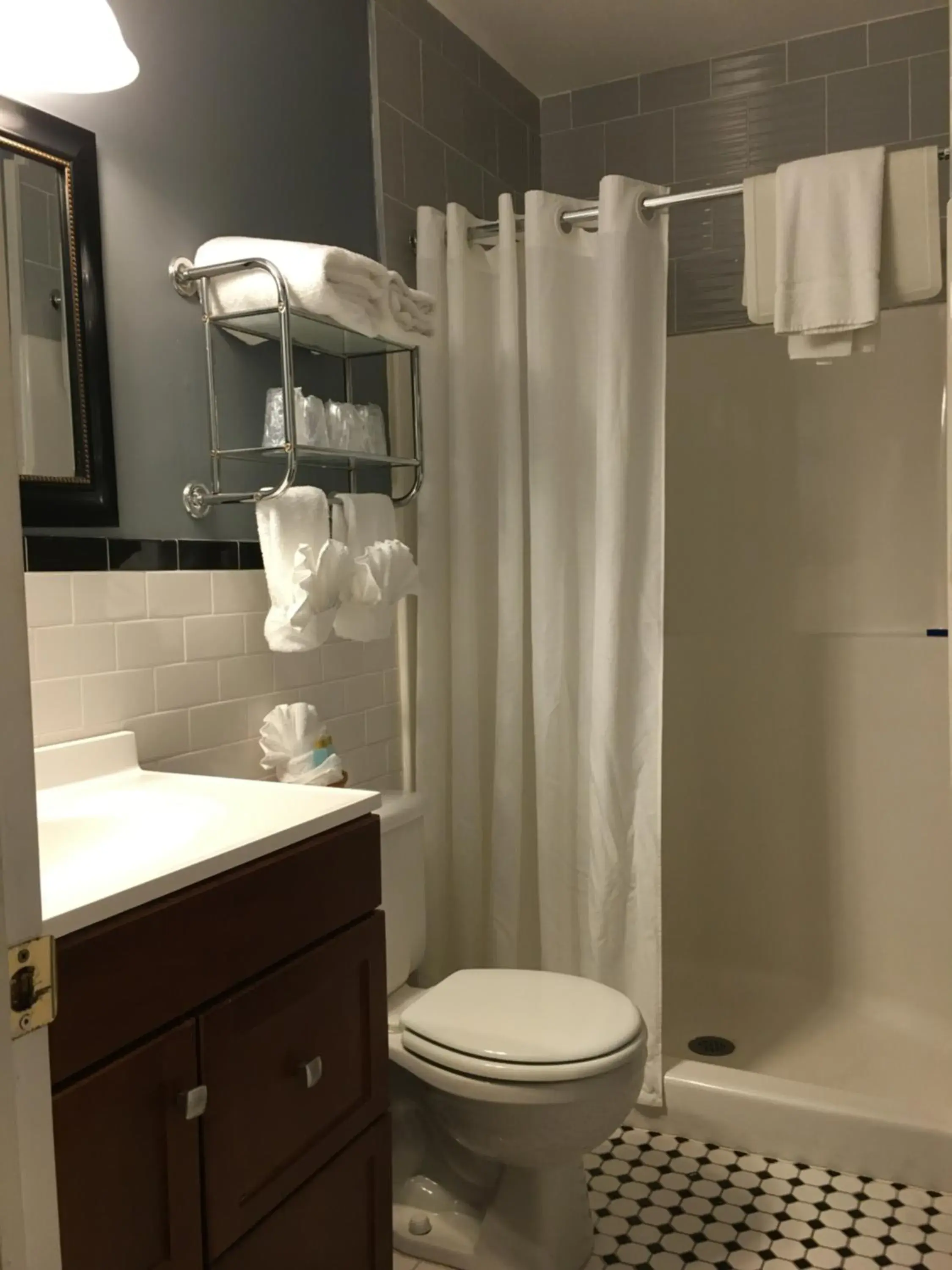 King Room - Non-Smoking in Whitman Motor Lodge King Room - Non-Smoking in Whitman Motor Lodge