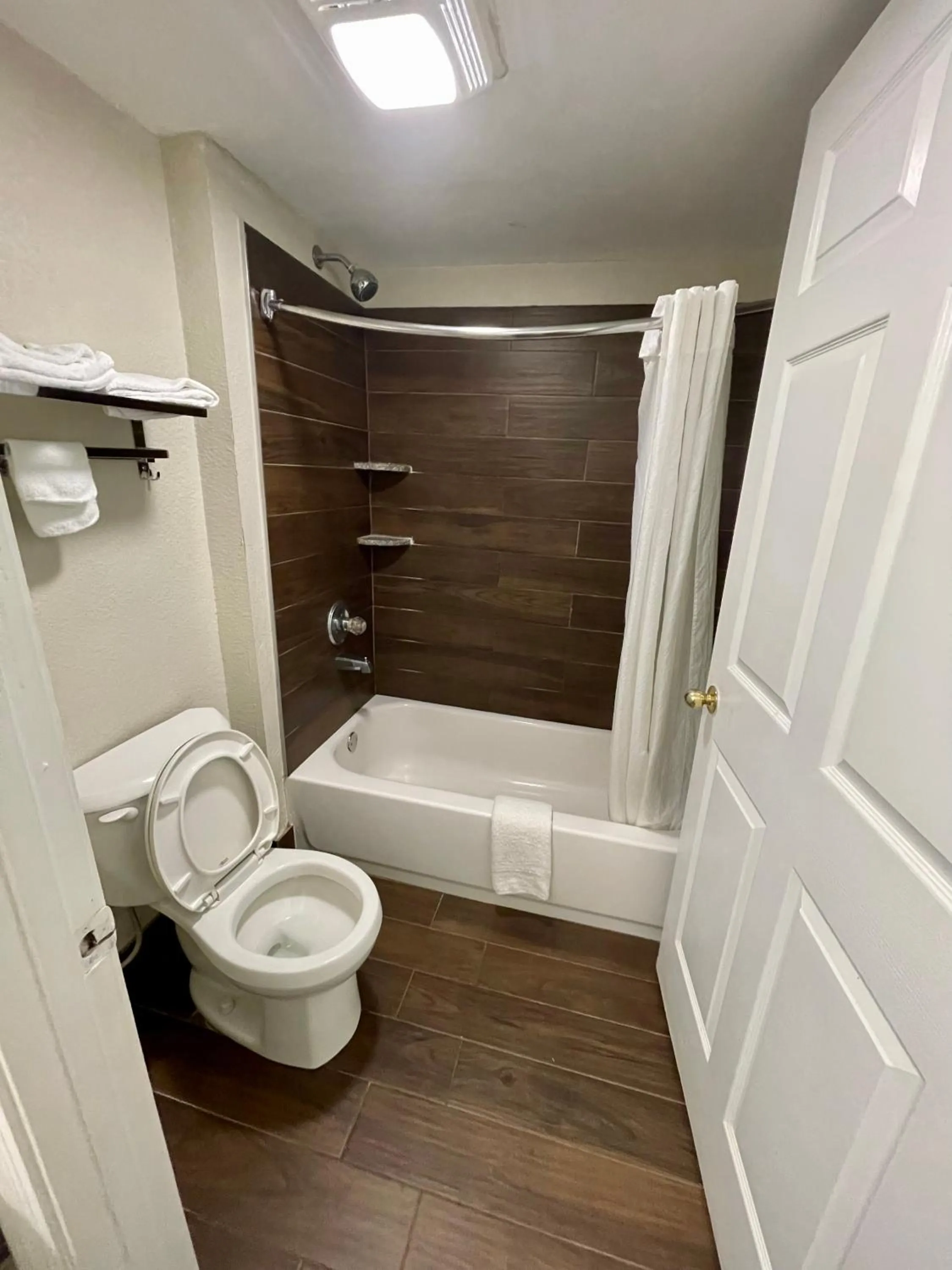 Shower in Key West Inn - Roanoke