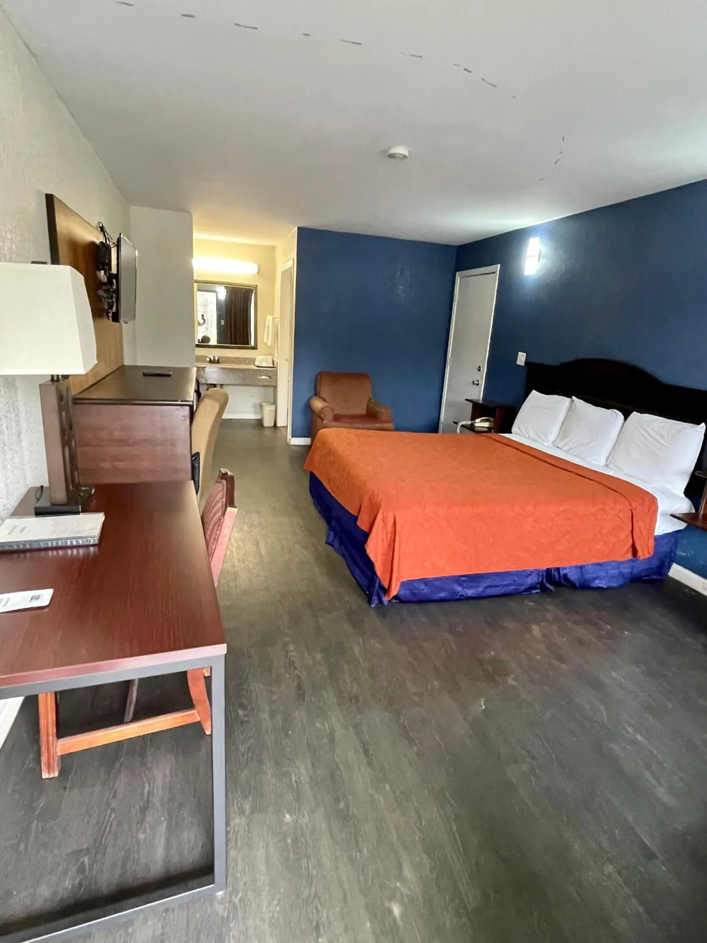 Bedroom, Bed in Key West Inn - Roanoke Bedroom, Bed in Key West Inn - Roanoke