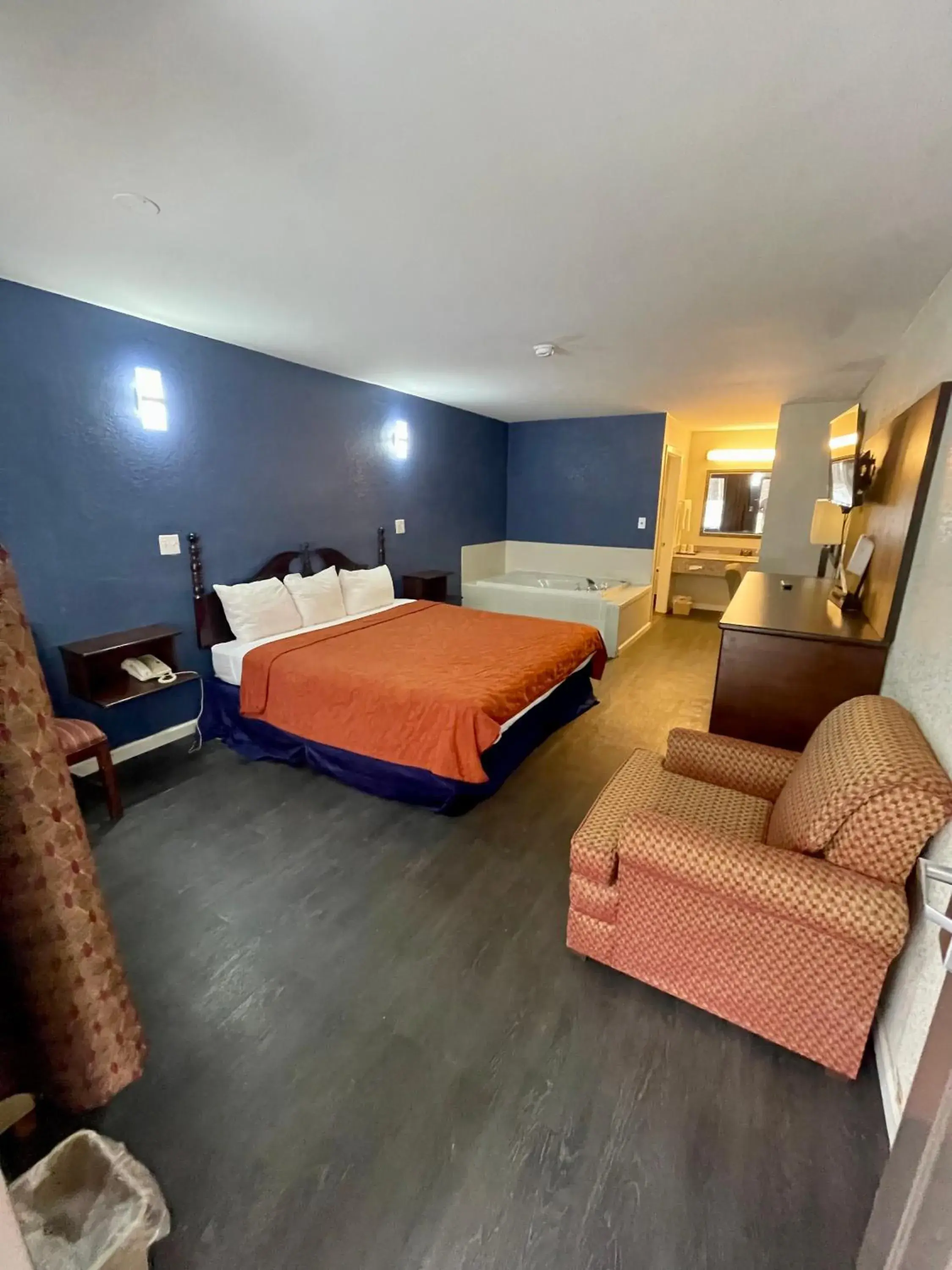 Bed in Key West Inn - Roanoke Bed in Key West Inn - Roanoke