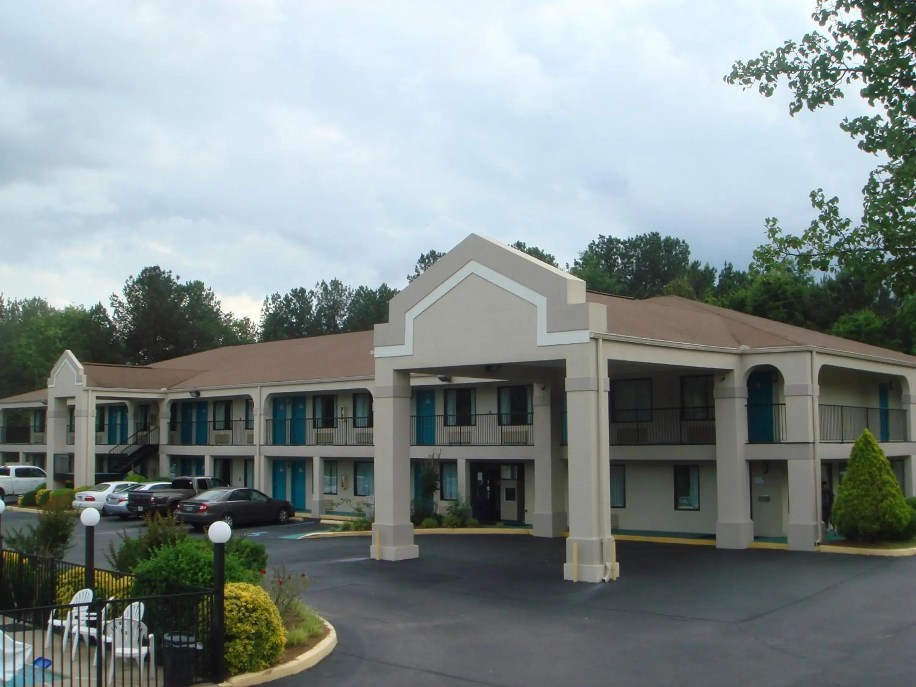 Property building in Key West Inn - Roanoke Property building in Key West Inn - Roanoke