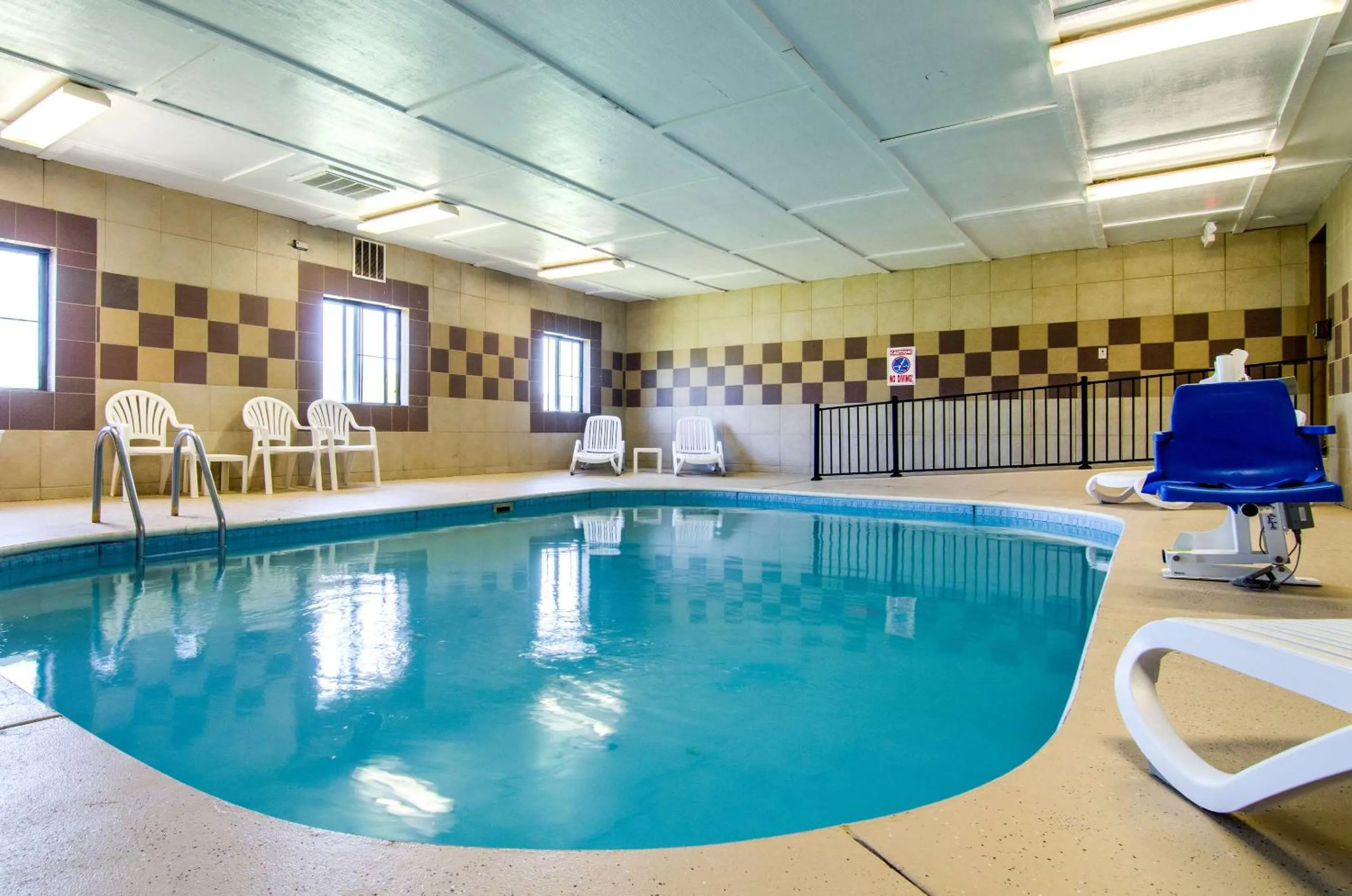 Swimming pool in Quality Inn Great Bend