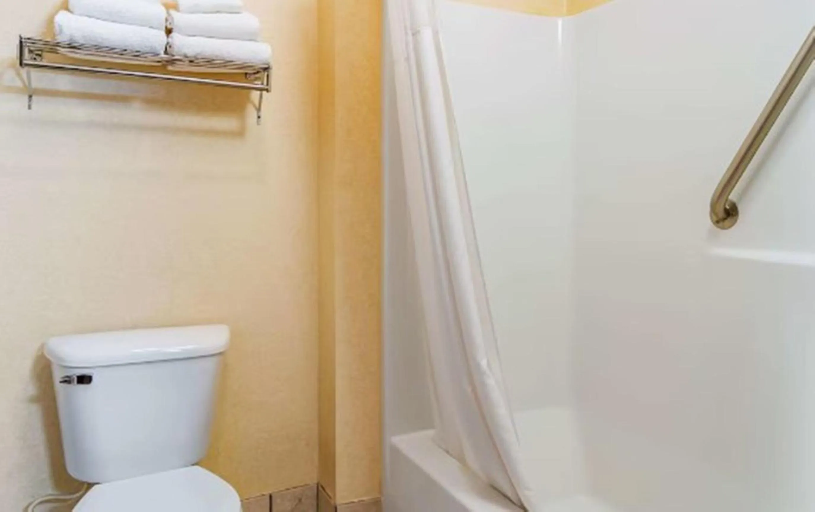 Toilet in Quality Inn Great Bend