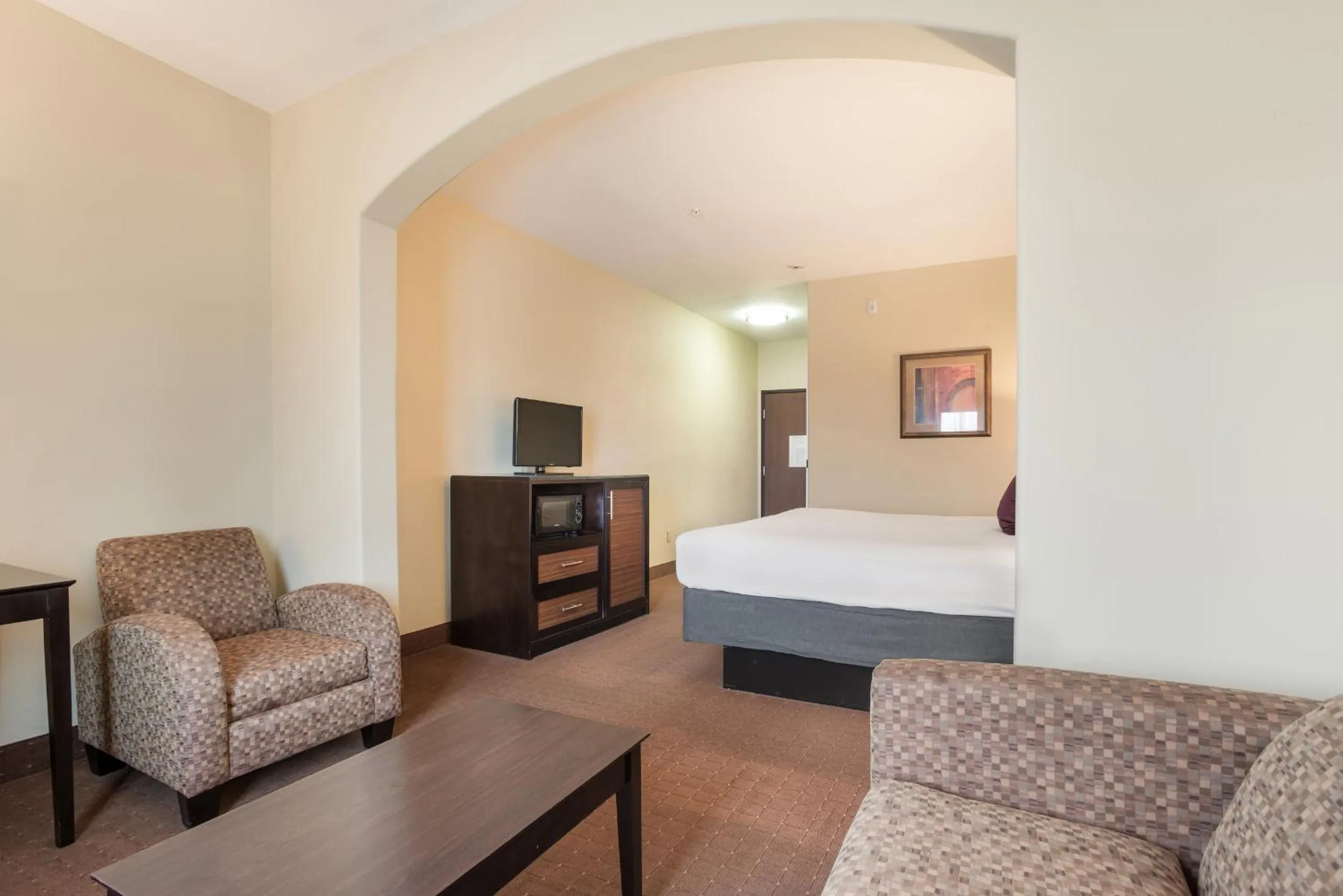 Photo of the whole room, Bed in Knights Inn Bunkie