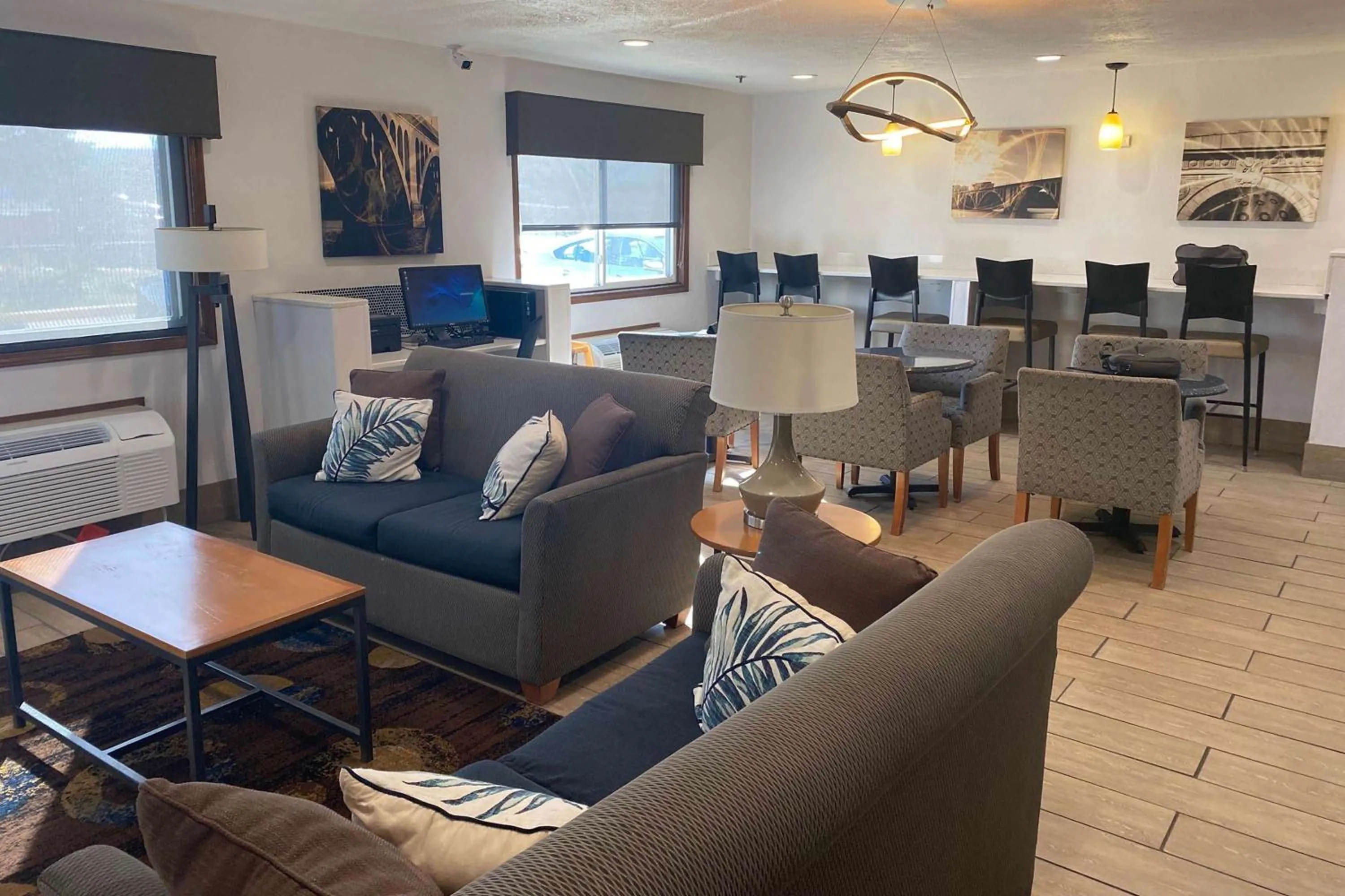 Lobby or reception in Best Western Regency Inn