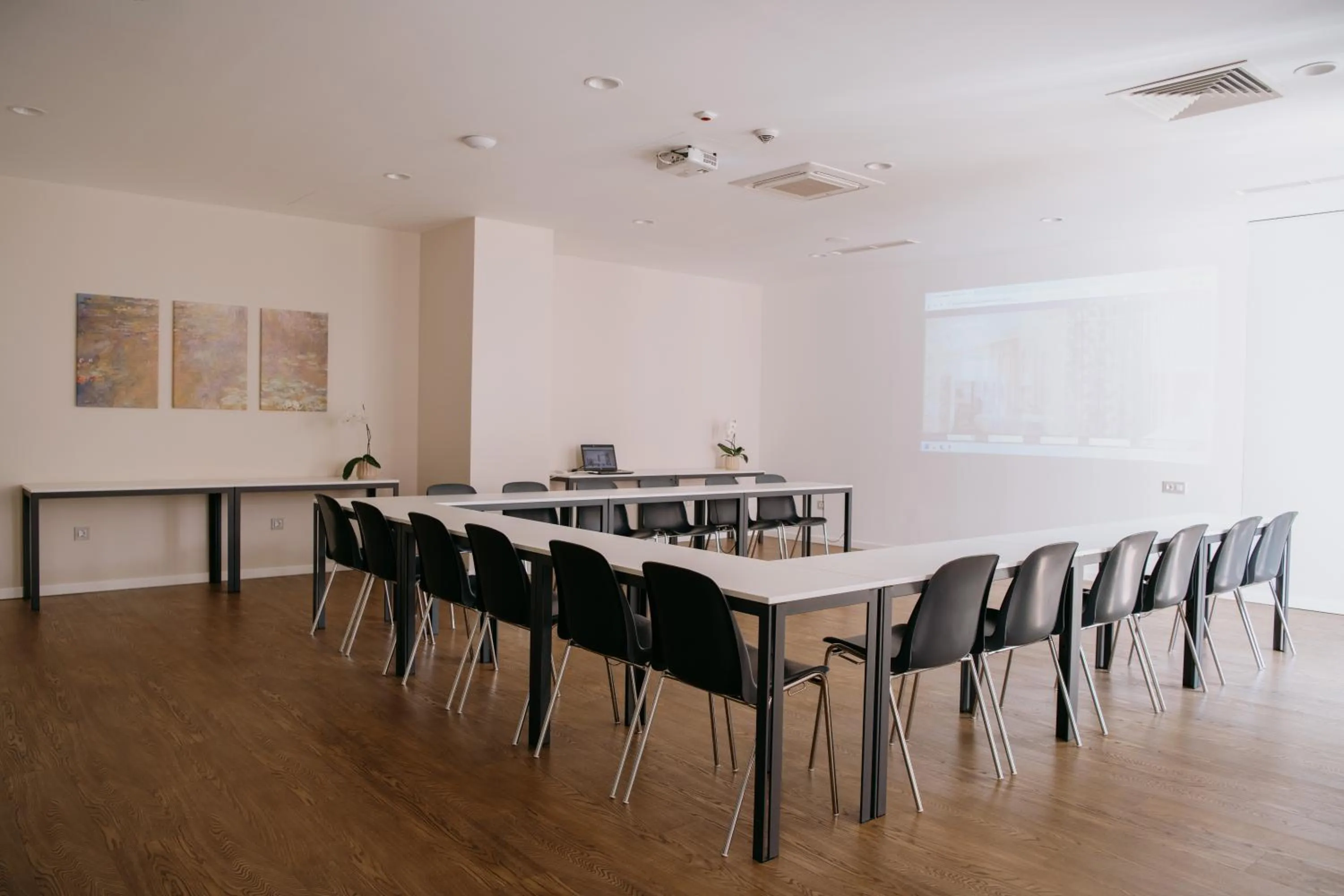 TV and multimedia in Impresamente Art Hotel