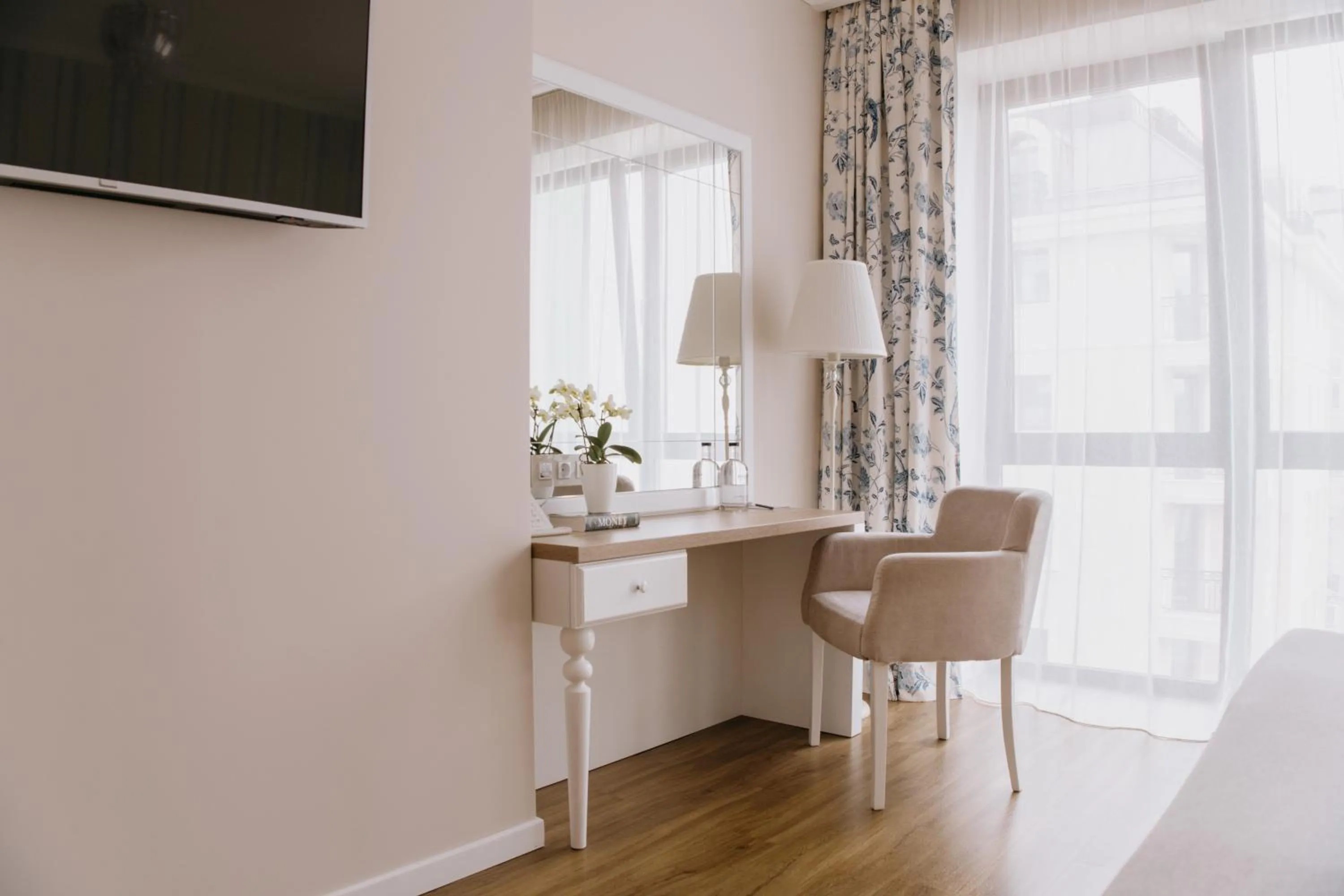 Seating area in Impresamente Art Hotel