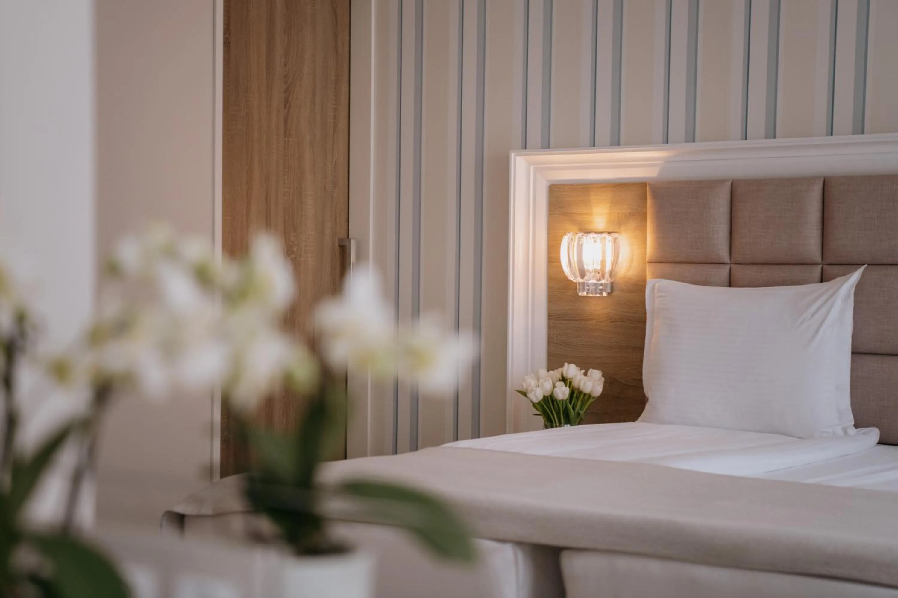 Photo of the whole room, Bed in Impresamente Art Hotel