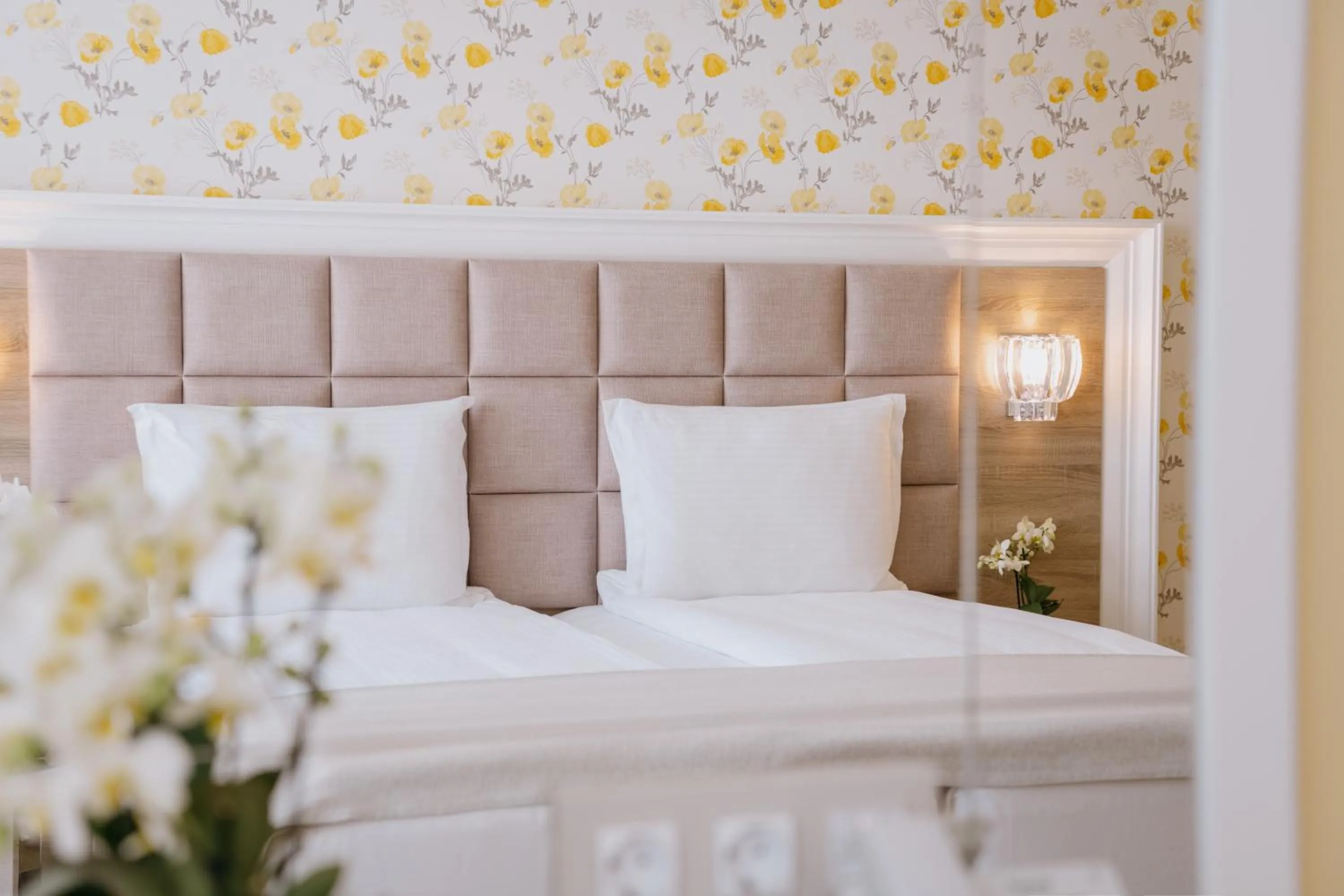 Photo of the whole room, Bed in Impresamente Art Hotel