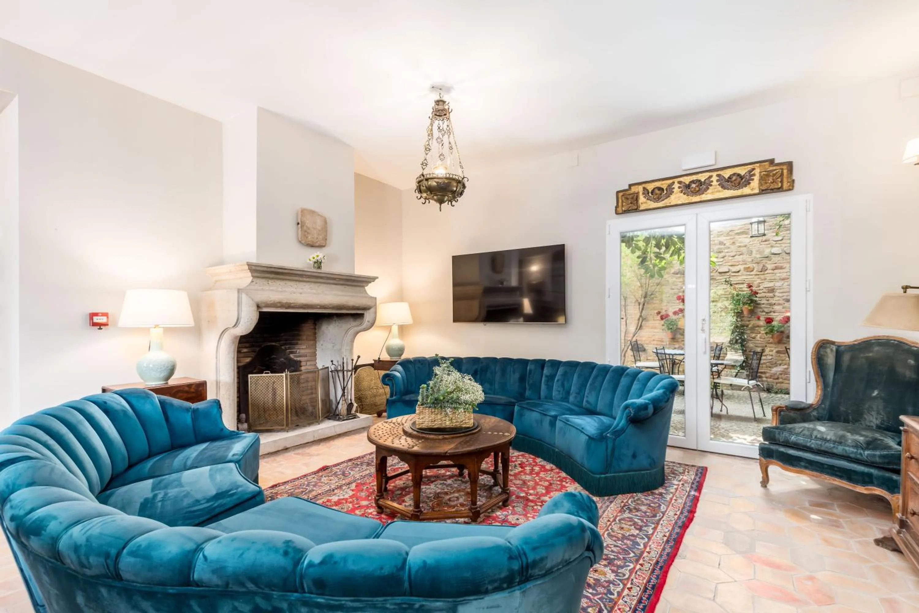 Communal lounge/ TV room in Alquería Calatrava B&B