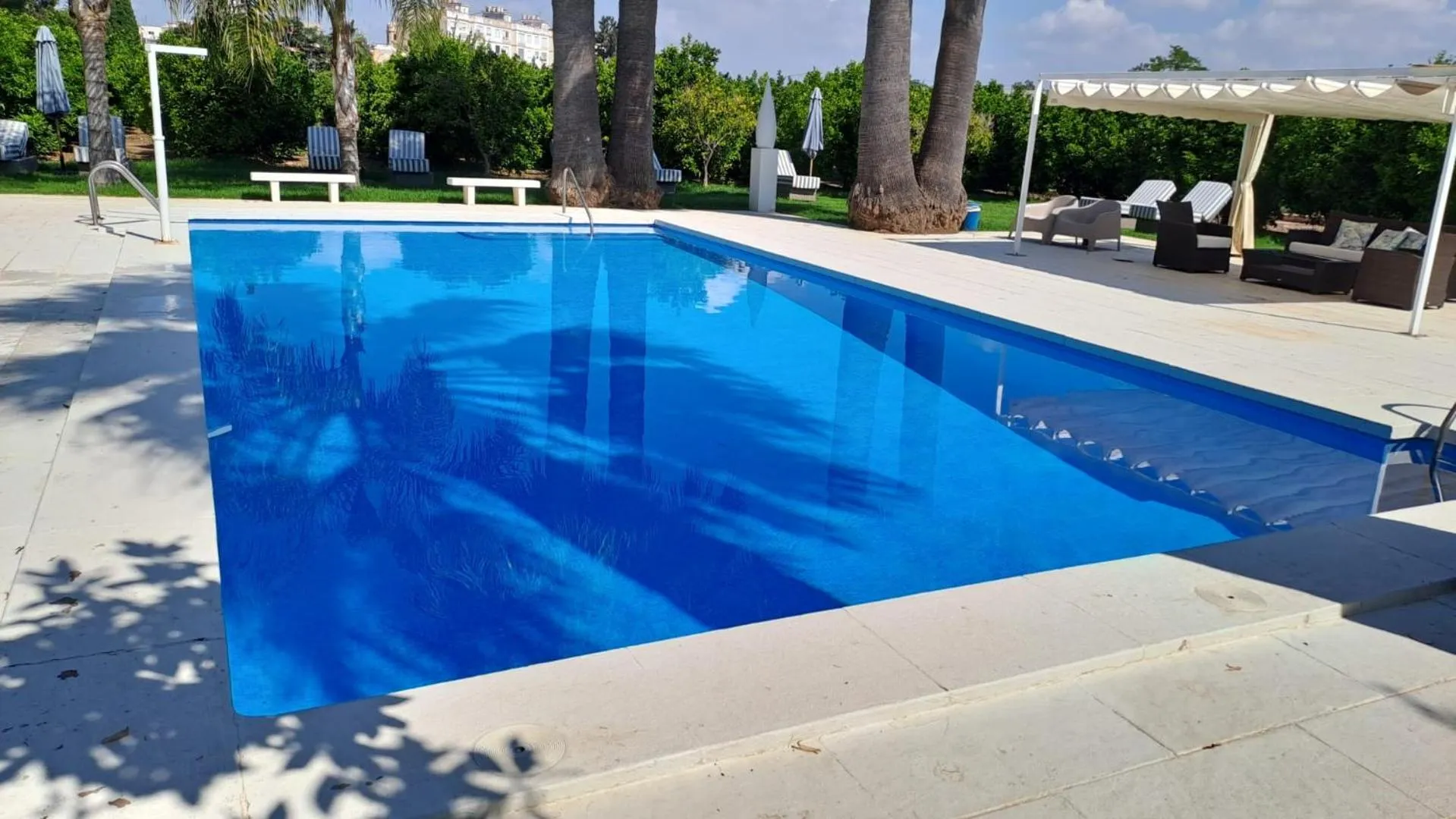 Swimming pool in Alquería Calatrava B&B