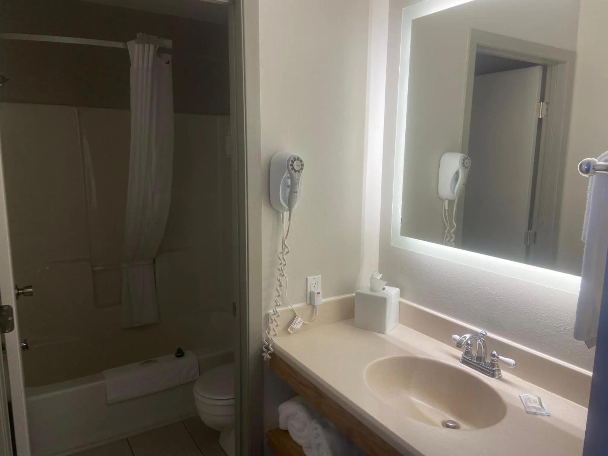 Bathroom in Days Inn by Wyndham Worland